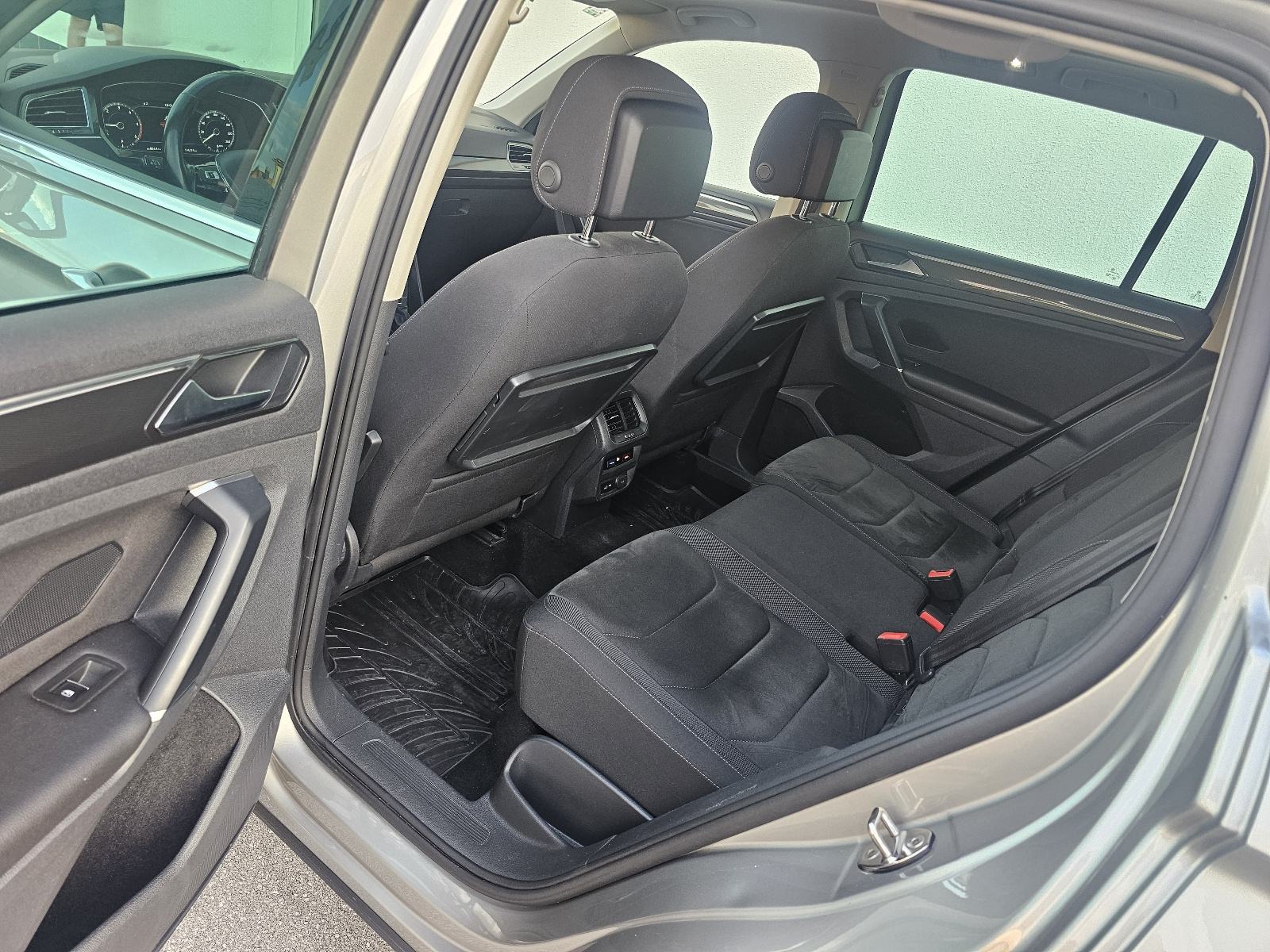 VW Tiguan 2,0 TDI, DSG, reg. do 01./27., panorama...., fotografija 15