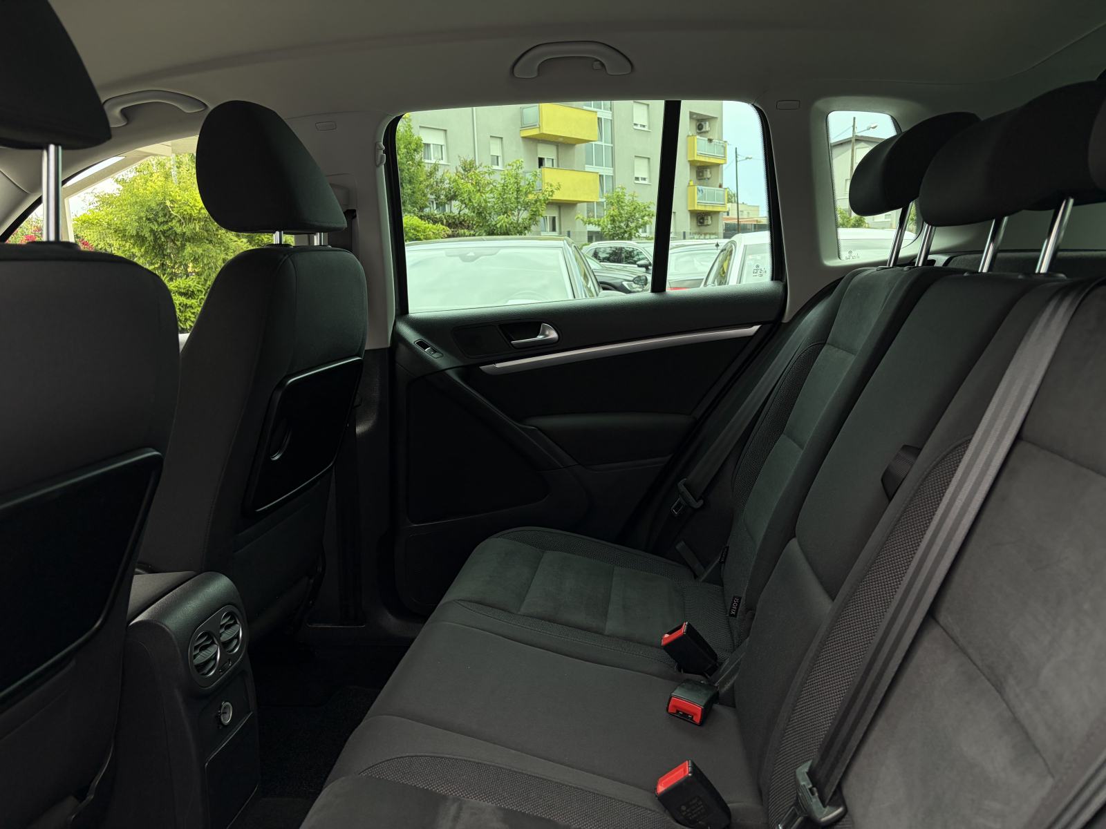 VW Tiguan 2,0 TDI Highline *Top oprema* *Servisna knjiga*, fotografija 17