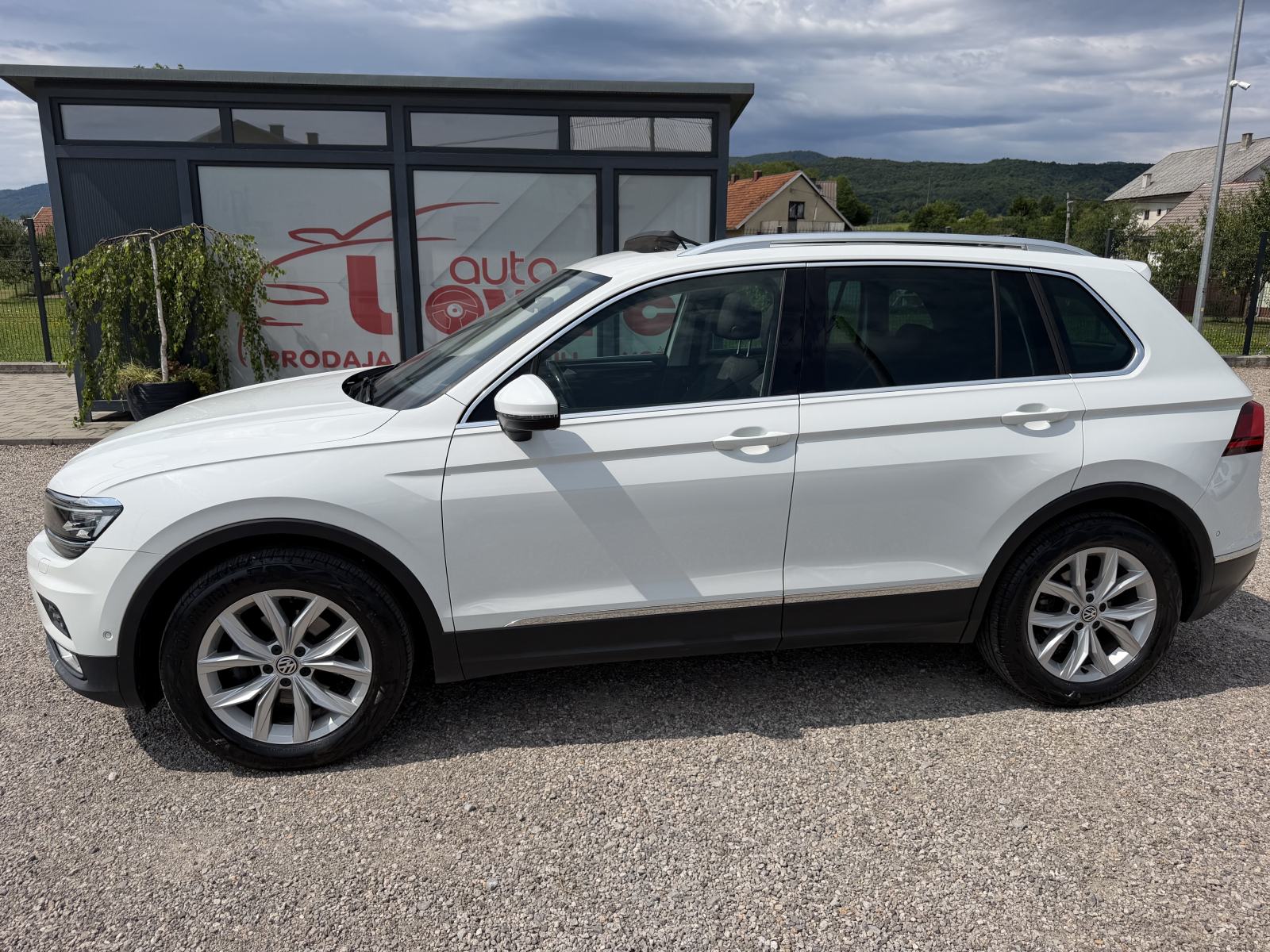 VW Tiguan 2,0 TDI Highline - VIRTUAL COCPIT - PANORAMA - GARANCIJA, fotografija 6