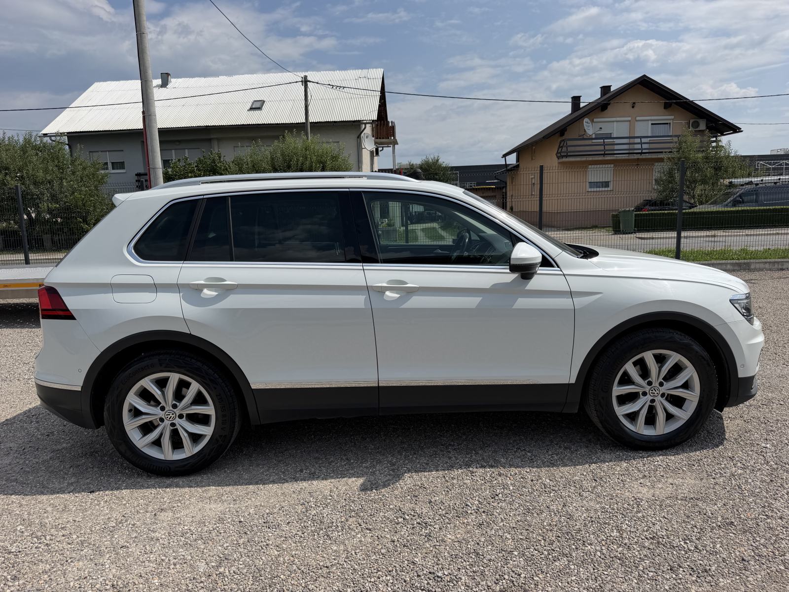 VW Tiguan 2,0 TDI Highline - VIRTUAL COCPIT - PANORAMA - GARANCIJA, fotografija 3