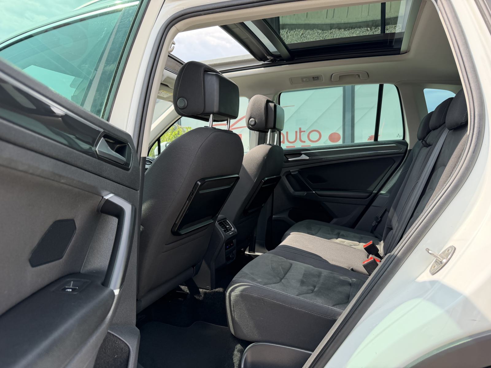 VW Tiguan 2,0 TDI Highline - VIRTUAL COCPIT - PANORAMA - GARANCIJA, fotografija 9