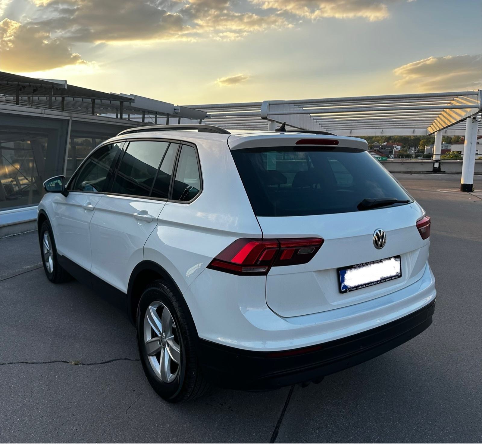 VW Tiguan 2,0 TDI*Hr.Auto*Reg.04/2027*Servisna*Veliki servis*, fotografija 6