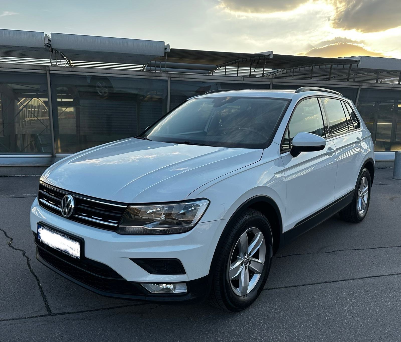 VW Tiguan 2,0 TDI*Hr.Auto*Reg.04/2027*Servisna*Veliki servis*, fotografija 2