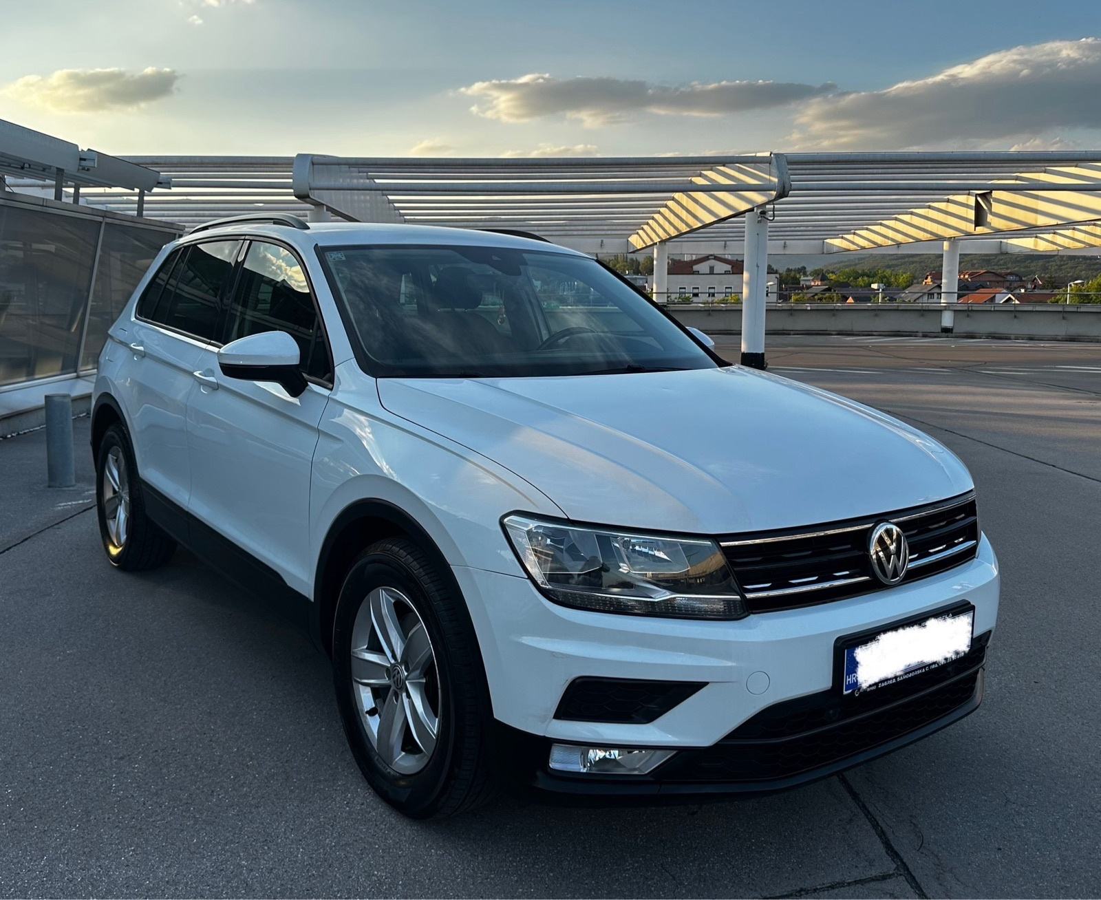VW Tiguan 2,0 TDI*Hr.Auto*Reg.04/2027*Servisna*Veliki servis*, fotografija 4
