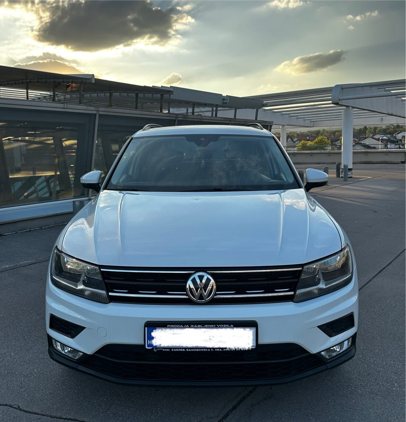 VW Tiguan 2,0 TDI*Hr.Auto*Reg.04/2027*Servisna*Veliki servis*, fotografija 3