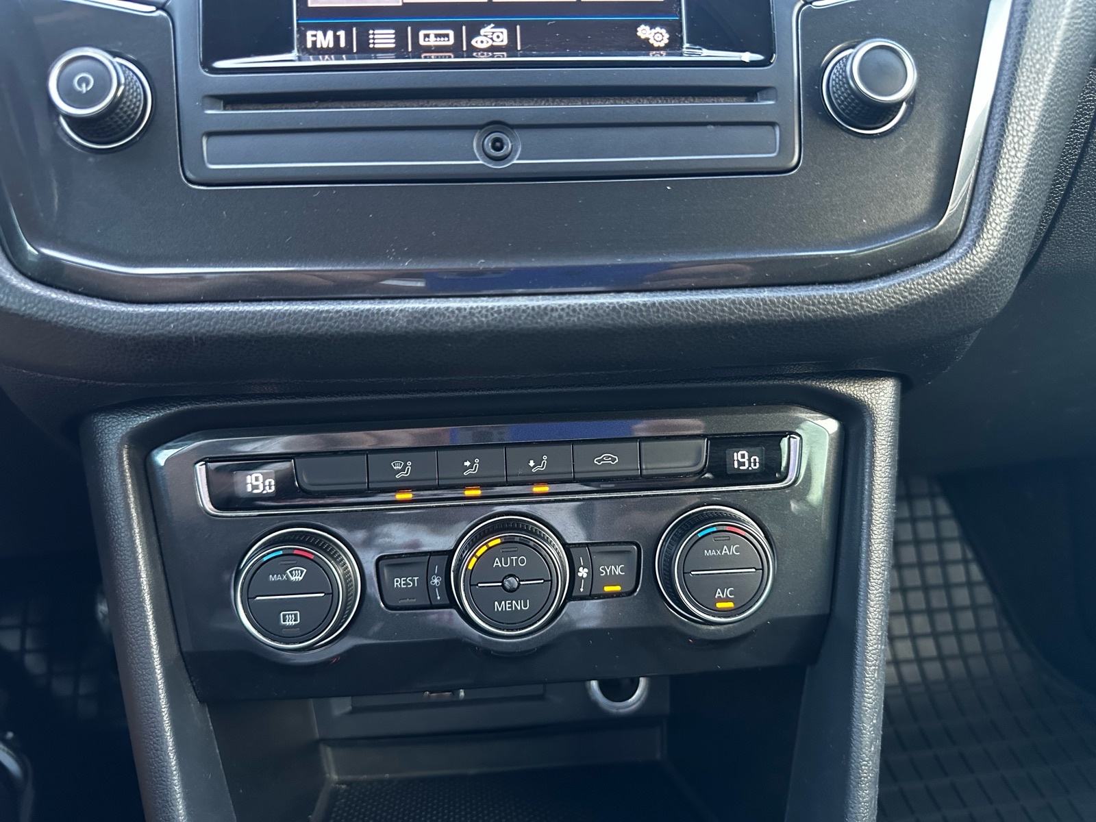 VW Tiguan 2,0 TDI*Hr.Auto*Reg.04/2027*Servisna*Veliki servis*, fotografija 15