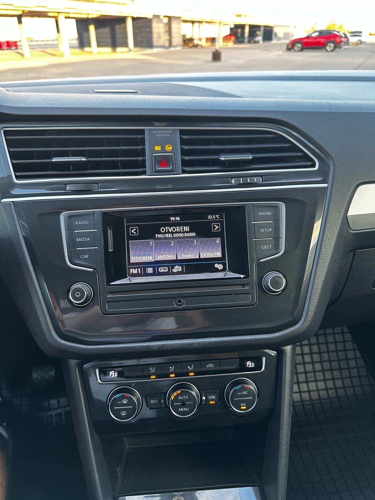 VW Tiguan 2,0 TDI*Hr.Auto*Reg.04/2027*Servisna*Veliki servis*, fotografija 14