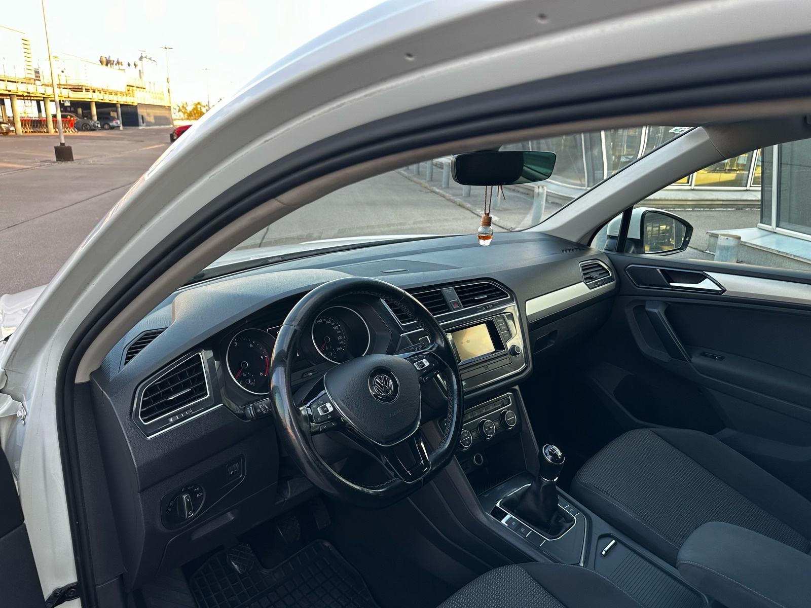 VW Tiguan 2,0 TDI*Hr.Auto*Reg.04/2027*Servisna*Veliki servis*, fotografija 9