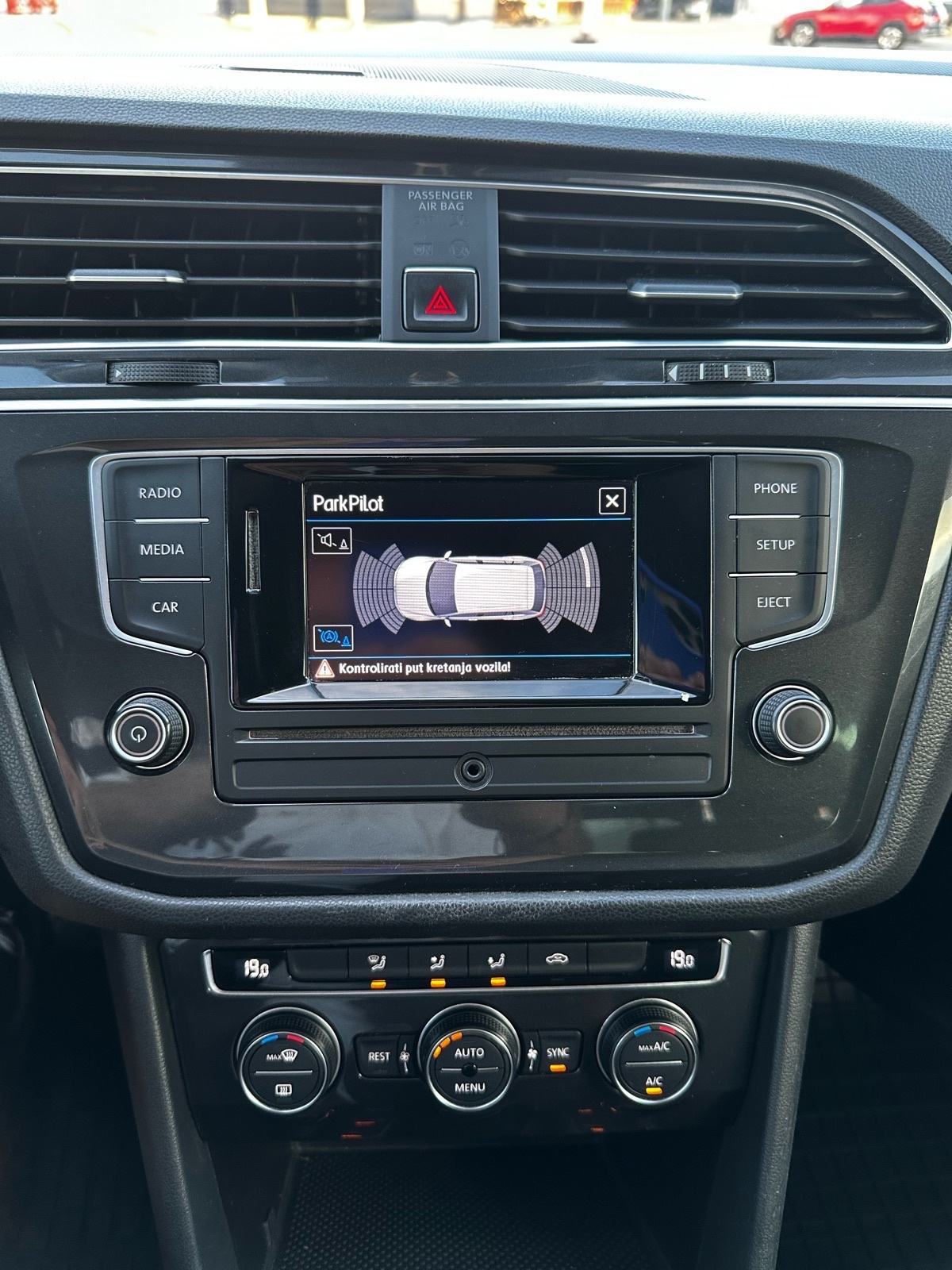 VW Tiguan 2,0 TDI*Hr.Auto*Reg.04/2027*Servisna*Veliki servis*, fotografija 16
