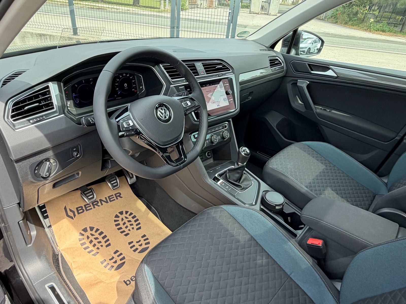 VW Tiguan 2,0 TDI IQ DRIVE *49tkm* *TOP OPREMA!* *1.Vlasnik!* Servisna, fotografija 14