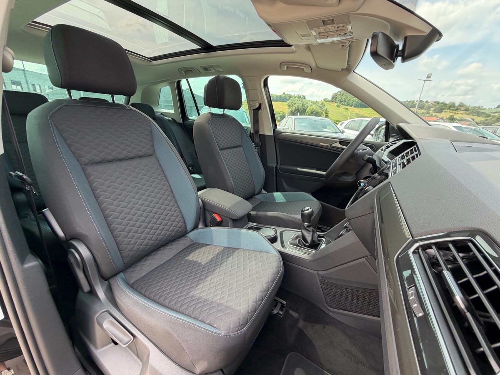 VW Tiguan 2,0 TDI IQ DRIVE *49tkm* *TOP OPREMA!* *1.Vlasnik!* Servisna, fotografija 16