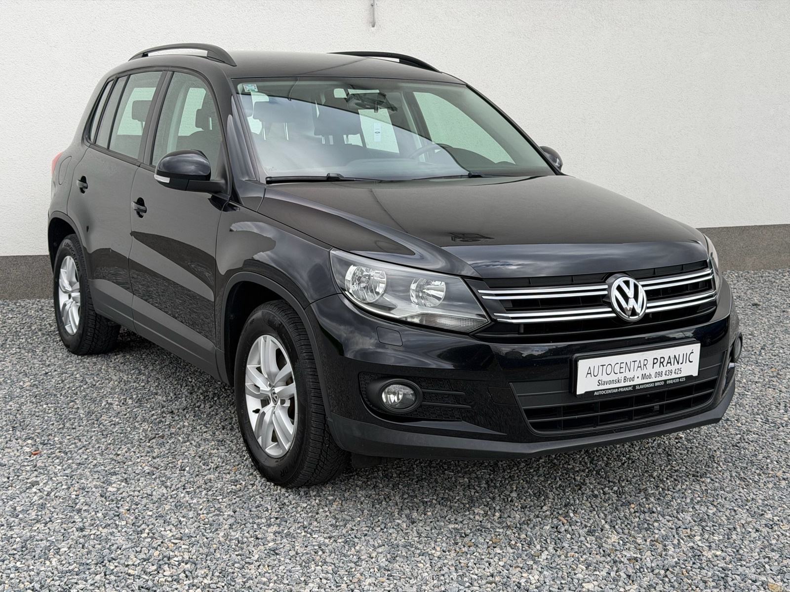VW Tiguan 2,0 TDI kamera/tempomat/navigacija/p.senzori/kuka, fotografija 1