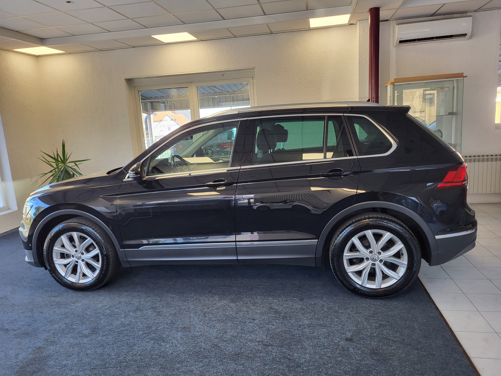 VW TIGUAN 2.0 TDI KLIMA U 3 ZONE ALKANTARA LED+XENON NAVI REG 08/2027, fotografija 12