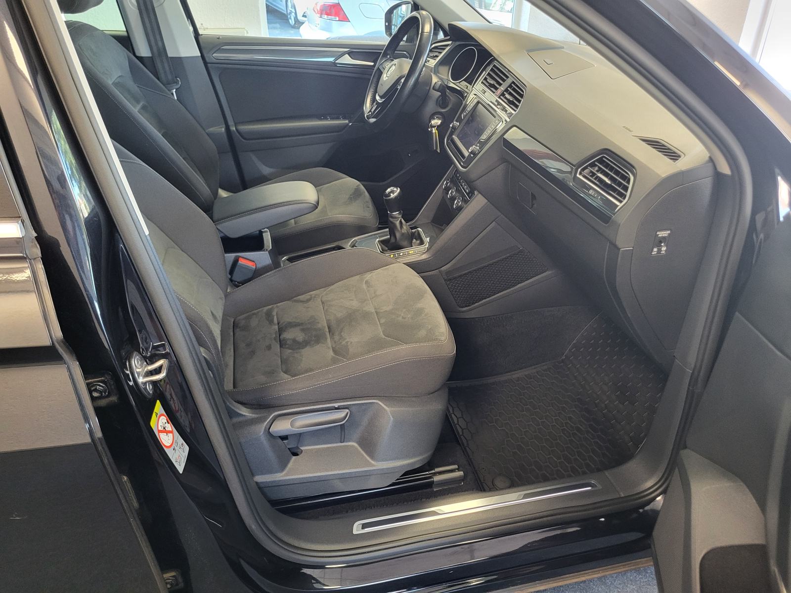 VW TIGUAN 2.0 TDI KLIMA U 3 ZONE ALKANTARA LED+XENON NAVI REG 08/2027, fotografija 19