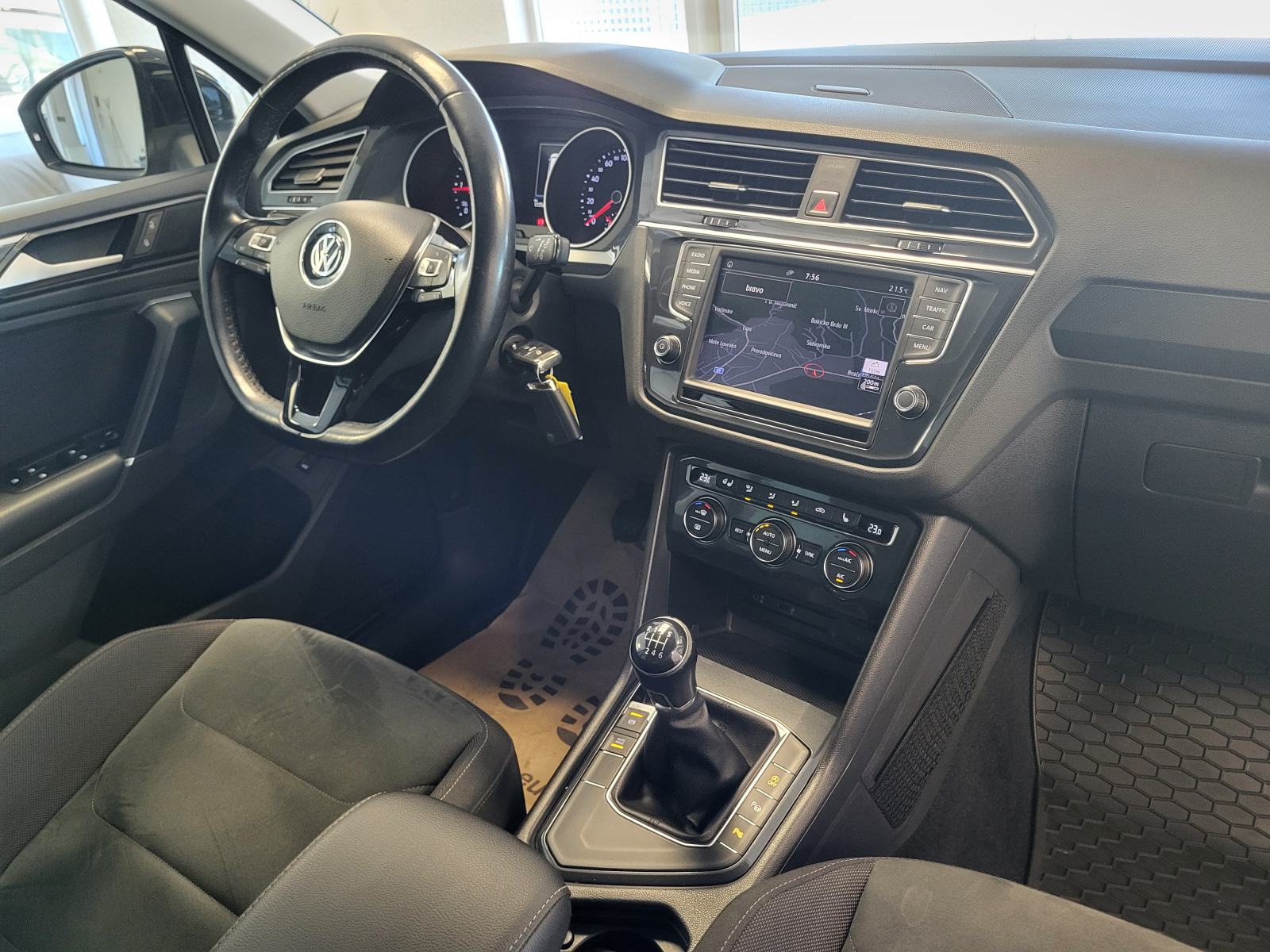 VW TIGUAN 2.0 TDI KLIMA U 3 ZONE ALKANTARA LED+XENON NAVI REG 08/2027, fotografija 2