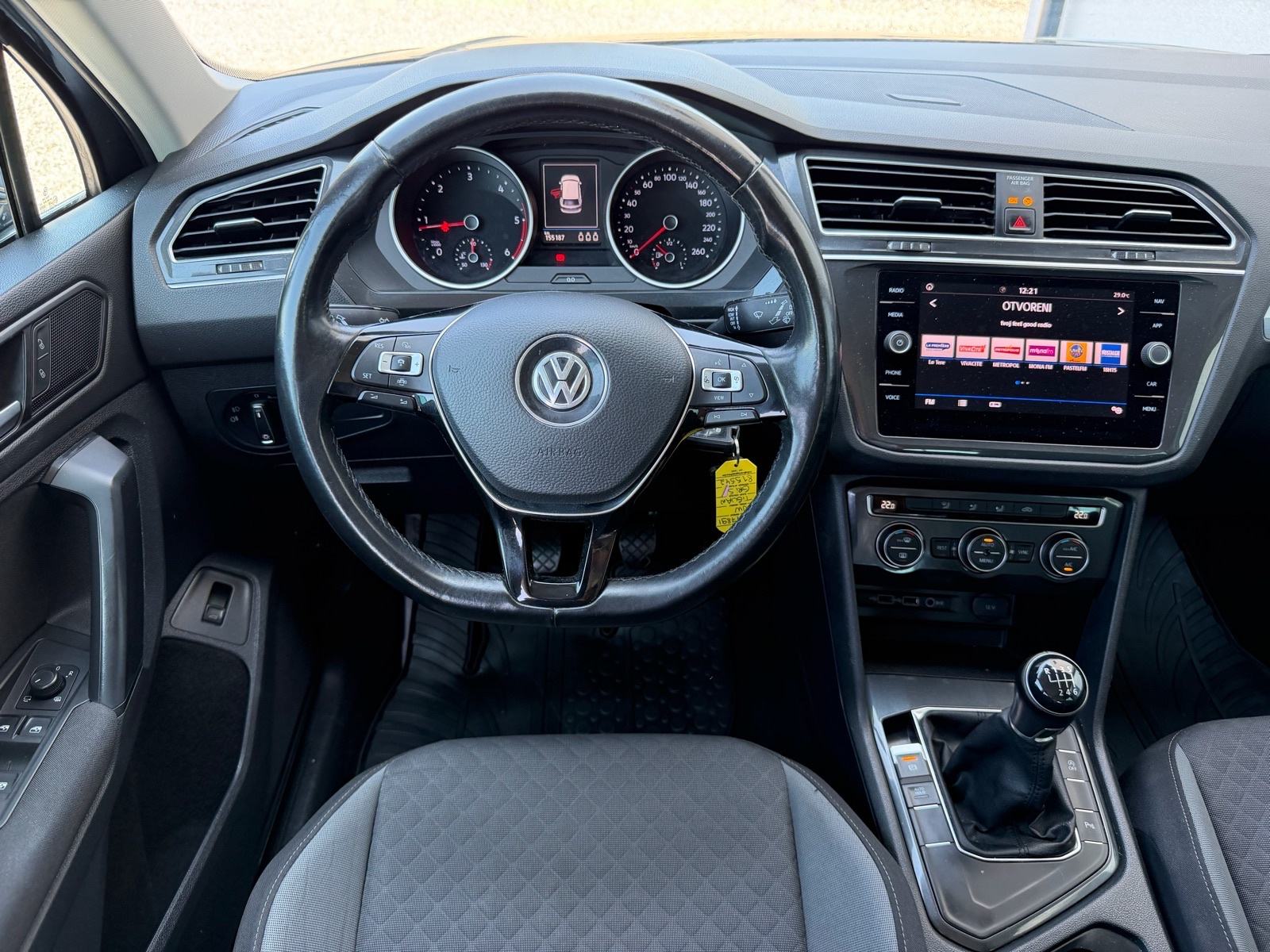 VW Tiguan 2,0 TDI navigacija/tempomat/a.klima/veliki servis, fotografija 12