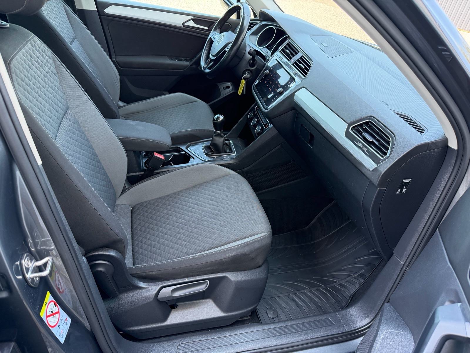 VW Tiguan 2,0 TDI navigacija/tempomat/a.klima/veliki servis, fotografija 15