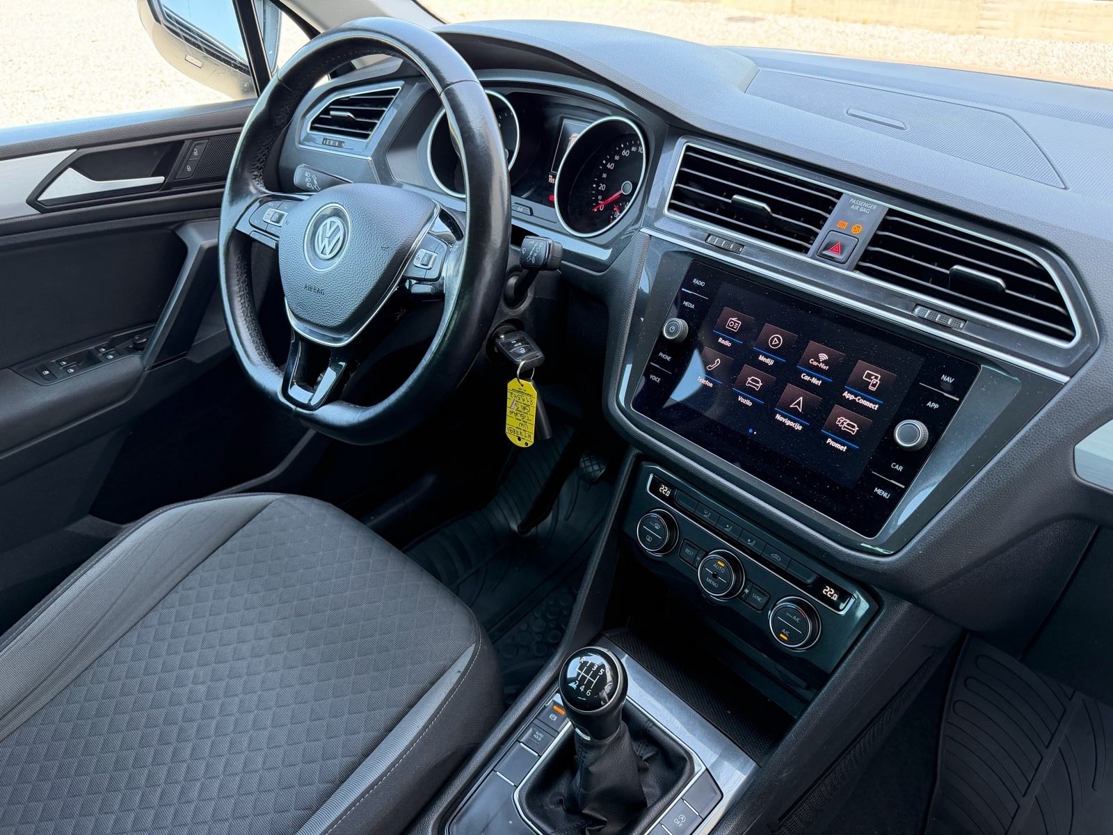 VW Tiguan 2,0 TDI navigacija/tempomat/a.klima/veliki servis, fotografija 9