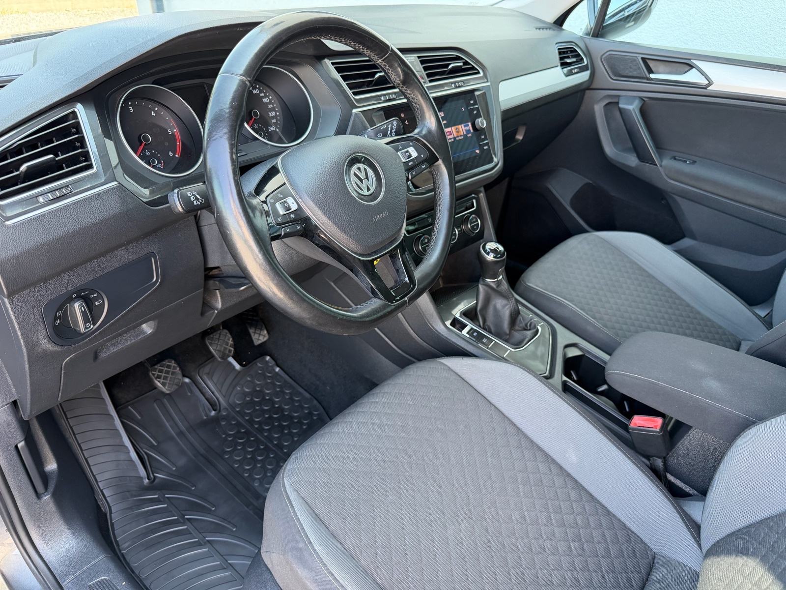 VW Tiguan 2,0 TDI navigacija/tempomat/a.klima/veliki servis, fotografija 11