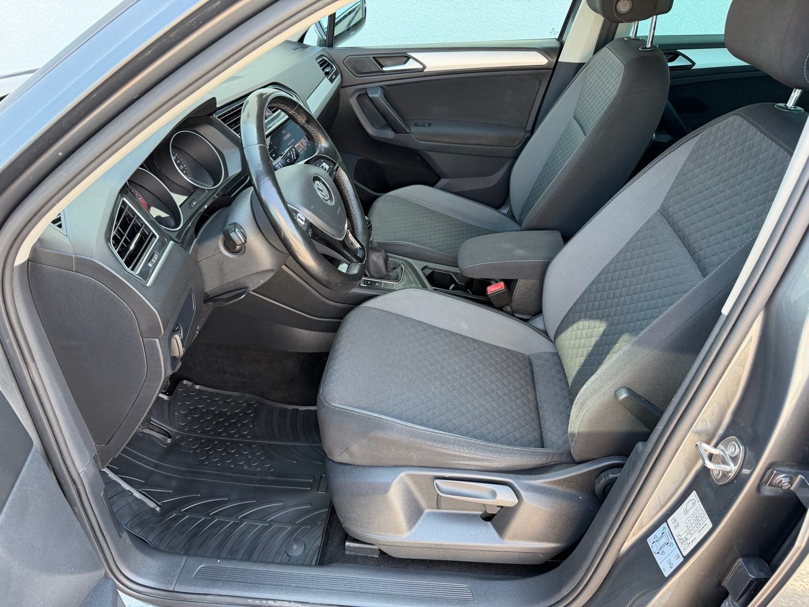 VW Tiguan 2,0 TDI navigacija/tempomat/a.klima/veliki servis, fotografija 10