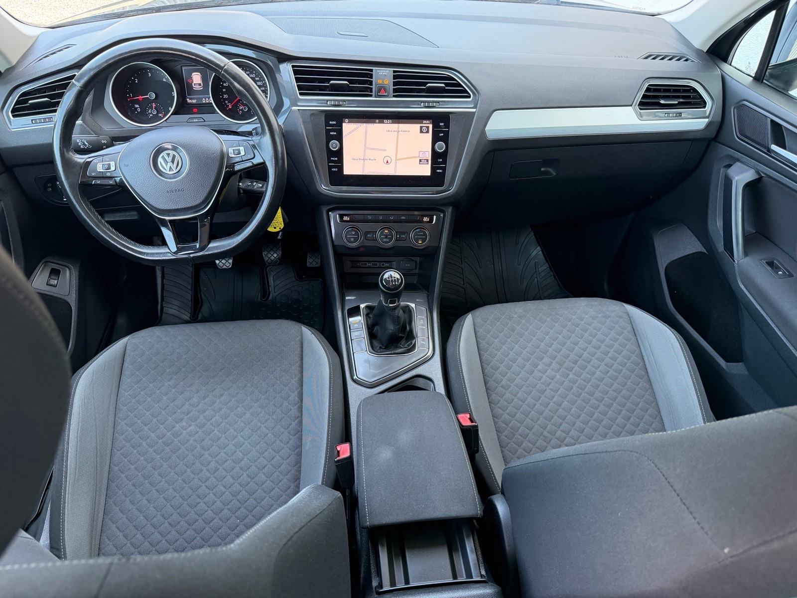 VW Tiguan 2,0 TDI navigacija/tempomat/a.klima/veliki servis, fotografija 8