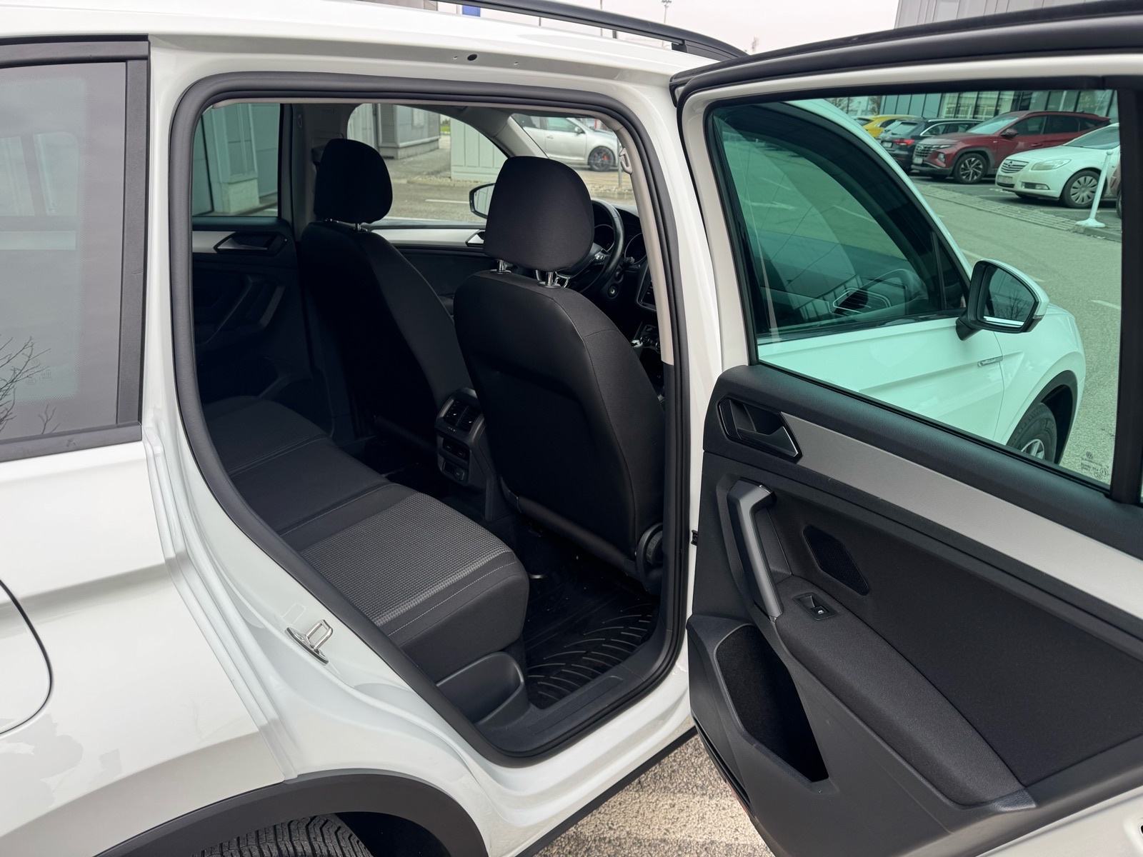 VW Tiguan 2,0 TDI *NIJE UVOZ,REG 03/27,2xKLJUČA,ORIGINAL KM,SERVISNA*, fotografija 13