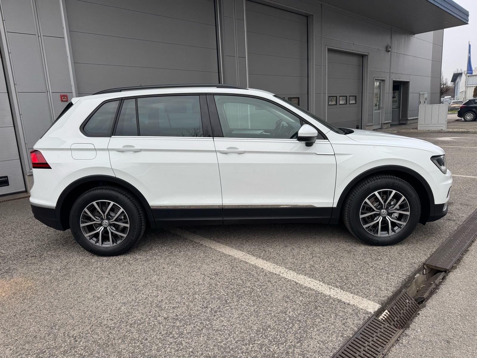 VW Tiguan 2,0 TDI *NIJE UVOZ,REG 03/27,2xKLJUČA,ORIGINAL KM,SERVISNA*, fotografija 6