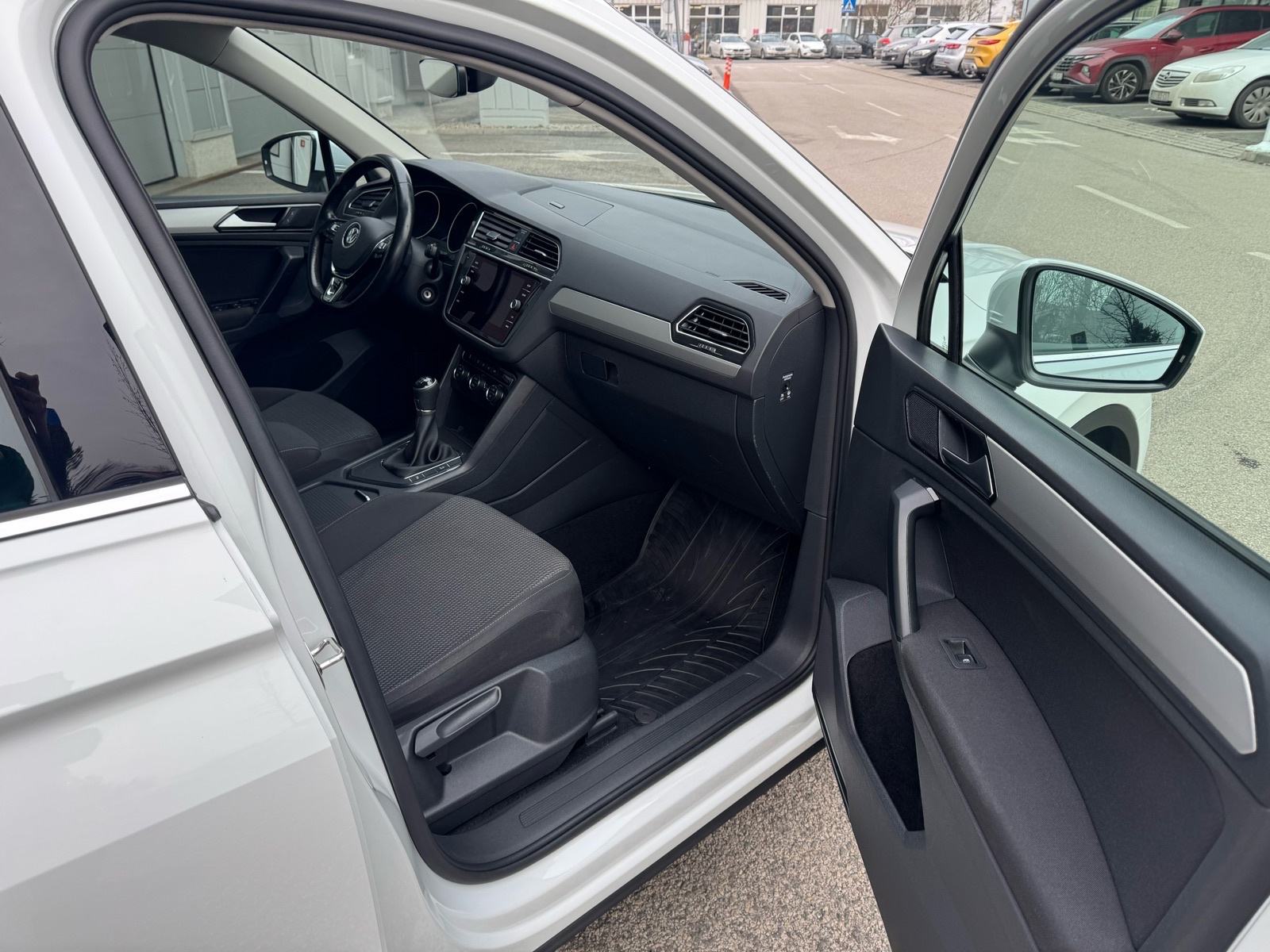 VW Tiguan 2,0 TDI *NIJE UVOZ,REG 03/27,2xKLJUČA,ORIGINAL KM,SERVISNA*, fotografija 12
