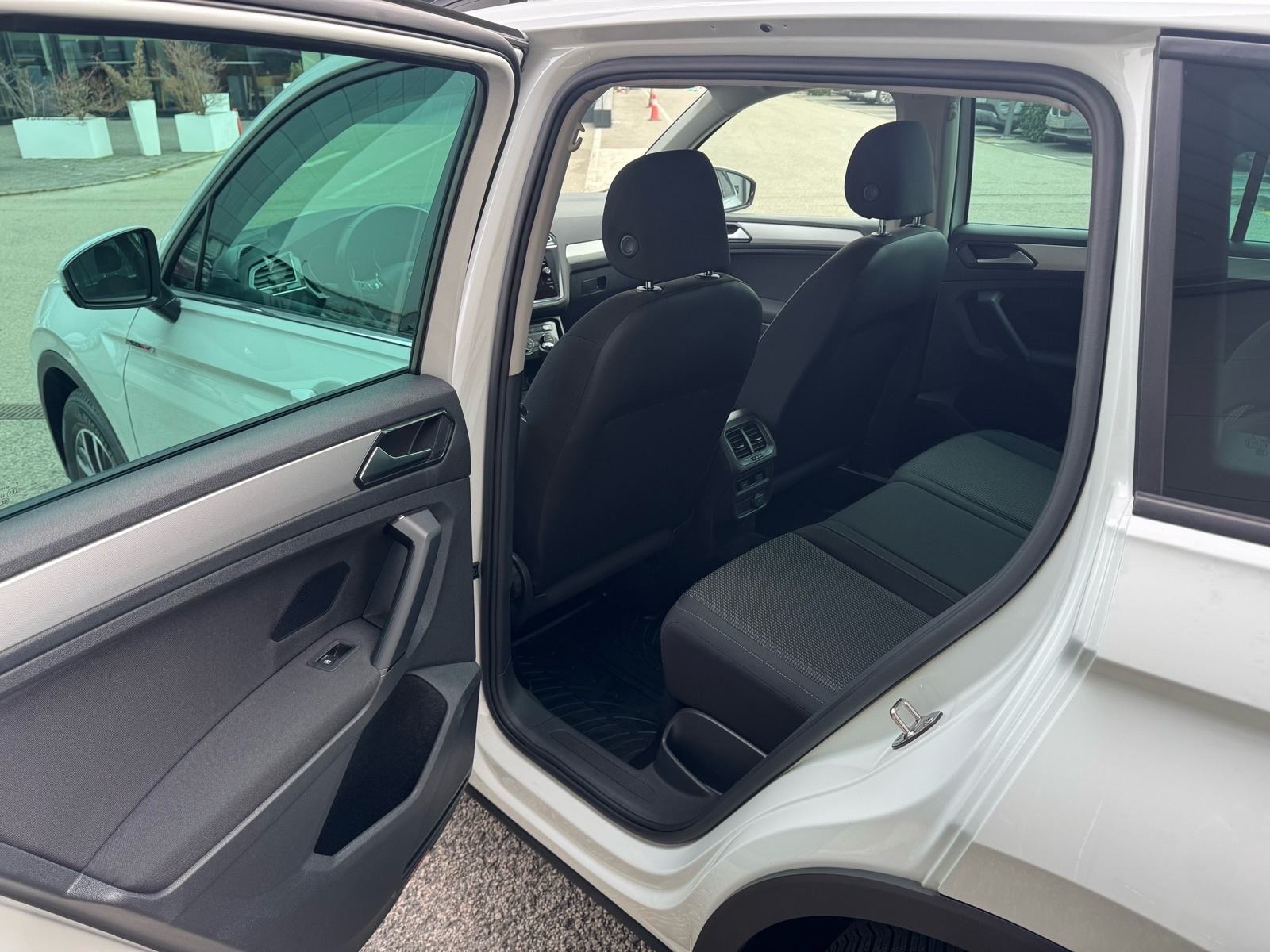 VW Tiguan 2,0 TDI *NIJE UVOZ,REG 03/27,2xKLJUČA,ORIGINAL KM,SERVISNA*, fotografija 11