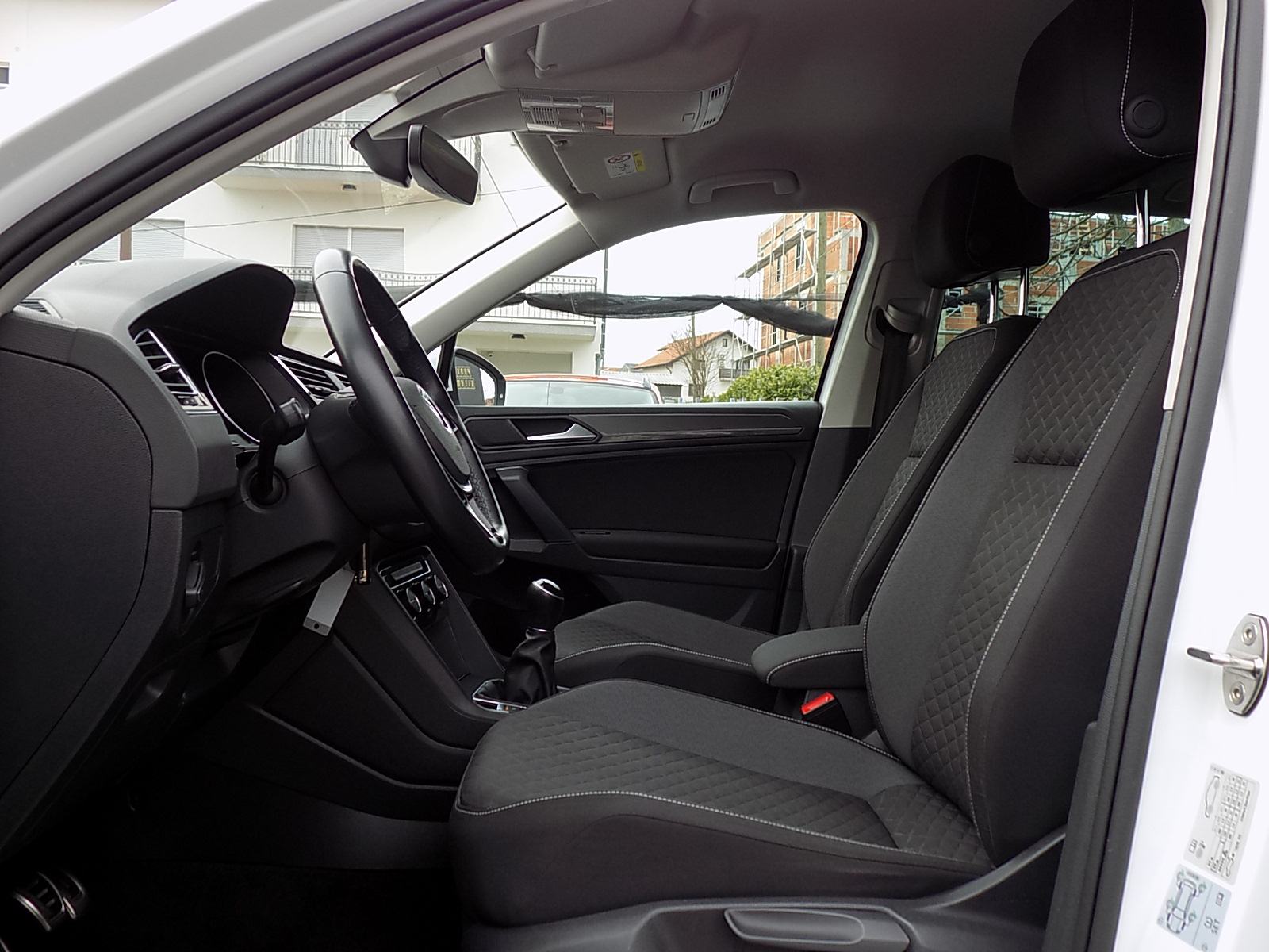 VW Tiguan 2,0 TDI / R LINE / LED / NAVI / ALU 19" / PDC / JAMSTVO, fotografija 9