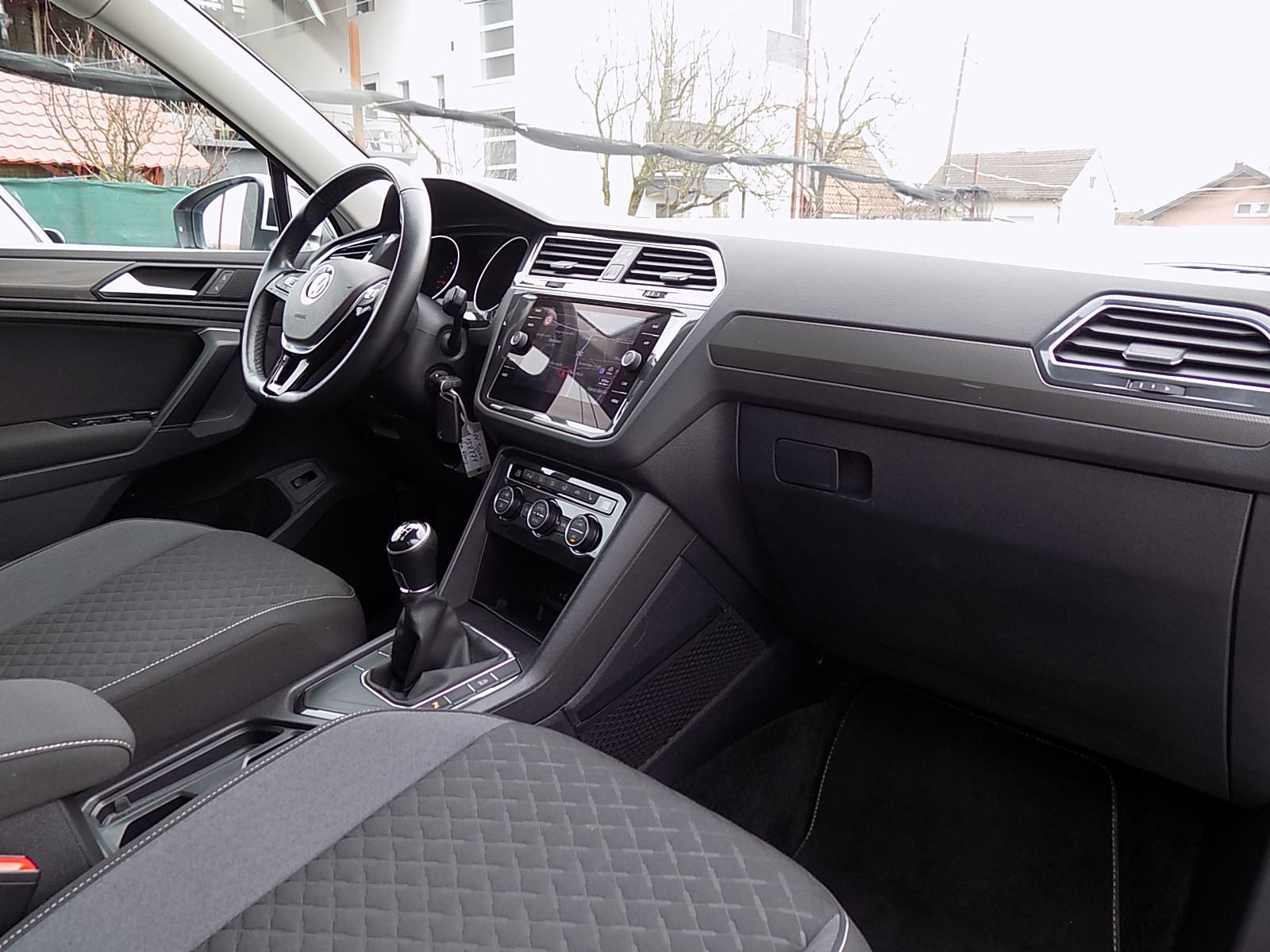 VW Tiguan 2,0 TDI / R LINE / LED / NAVI / ALU 19" / PDC / JAMSTVO, fotografija 13