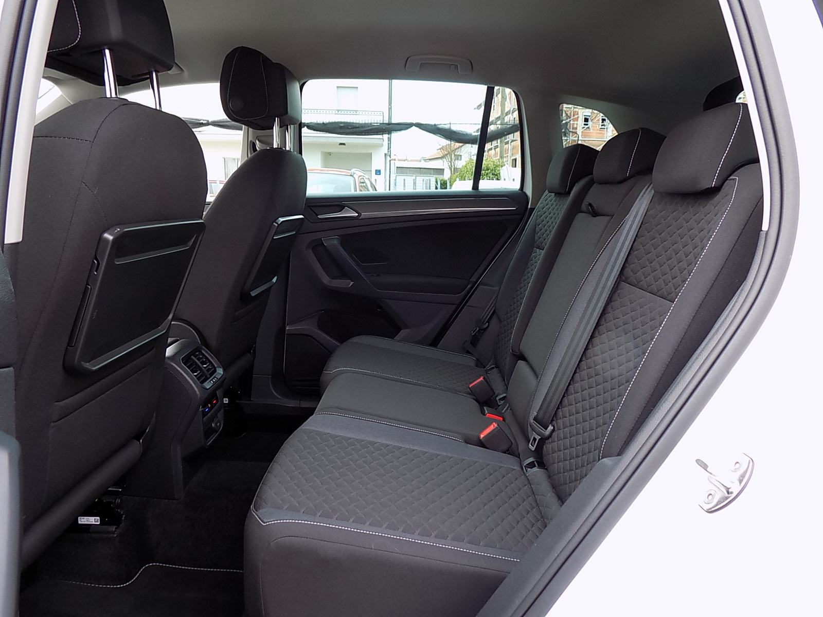 VW Tiguan 2,0 TDI / R LINE / LED / NAVI / ALU 19" / PDC / JAMSTVO, fotografija 11