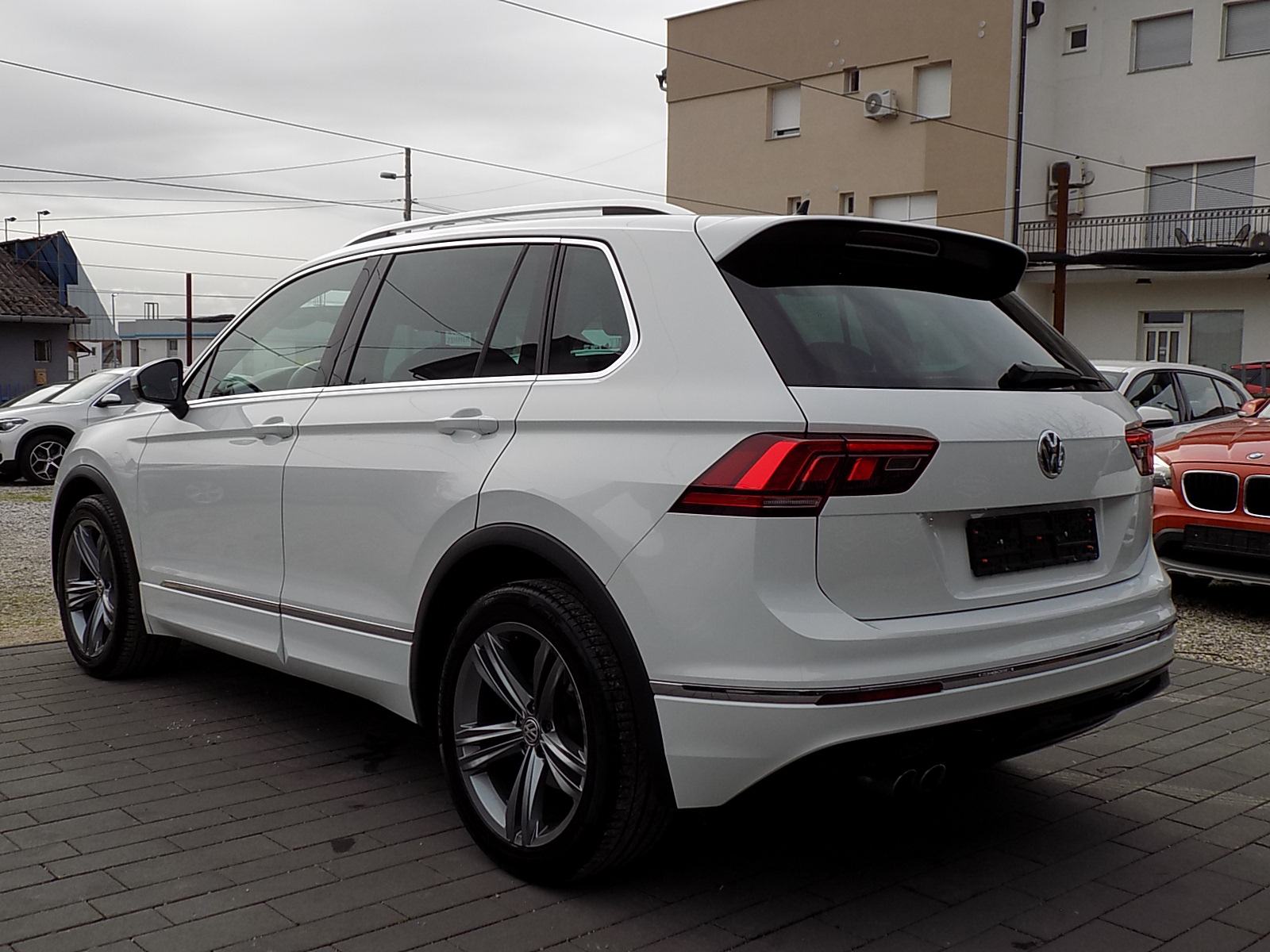 VW Tiguan 2,0 TDI / R LINE / LED / NAVI / ALU 19" / PDC / JAMSTVO, fotografija 7