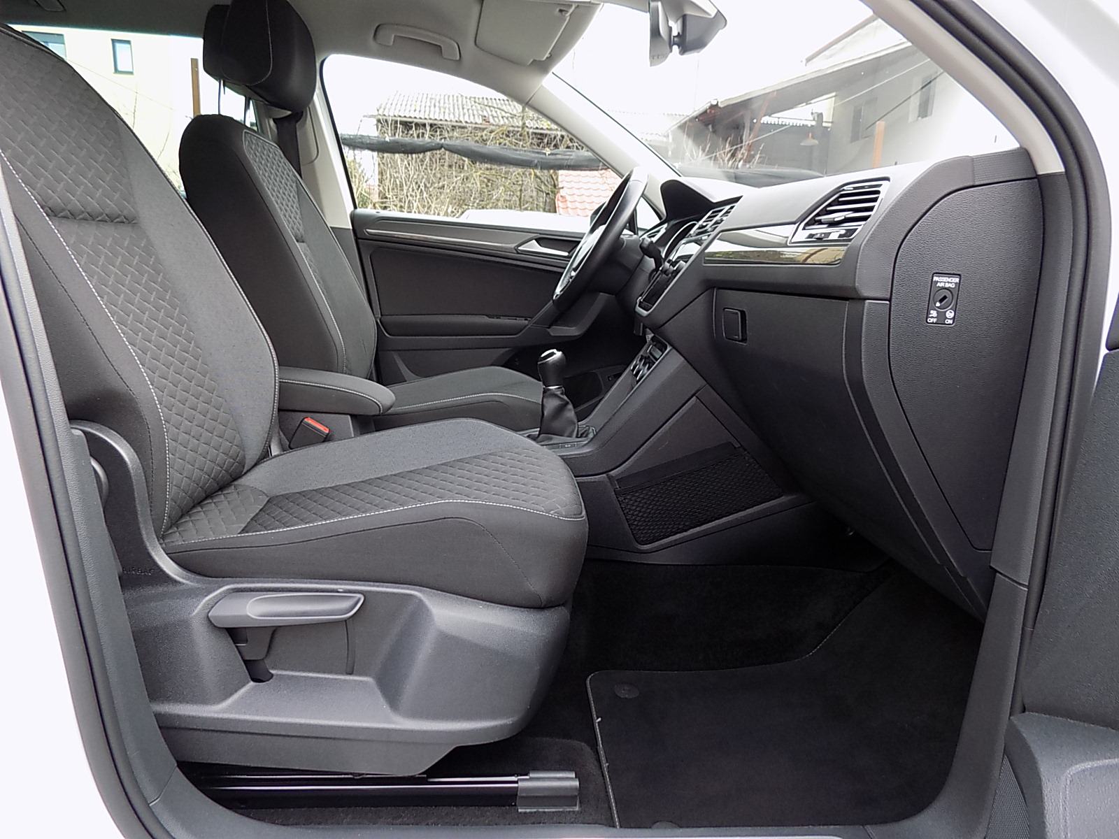 VW Tiguan 2,0 TDI / R LINE / LED / NAVI / ALU 19" / PDC / JAMSTVO, fotografija 12