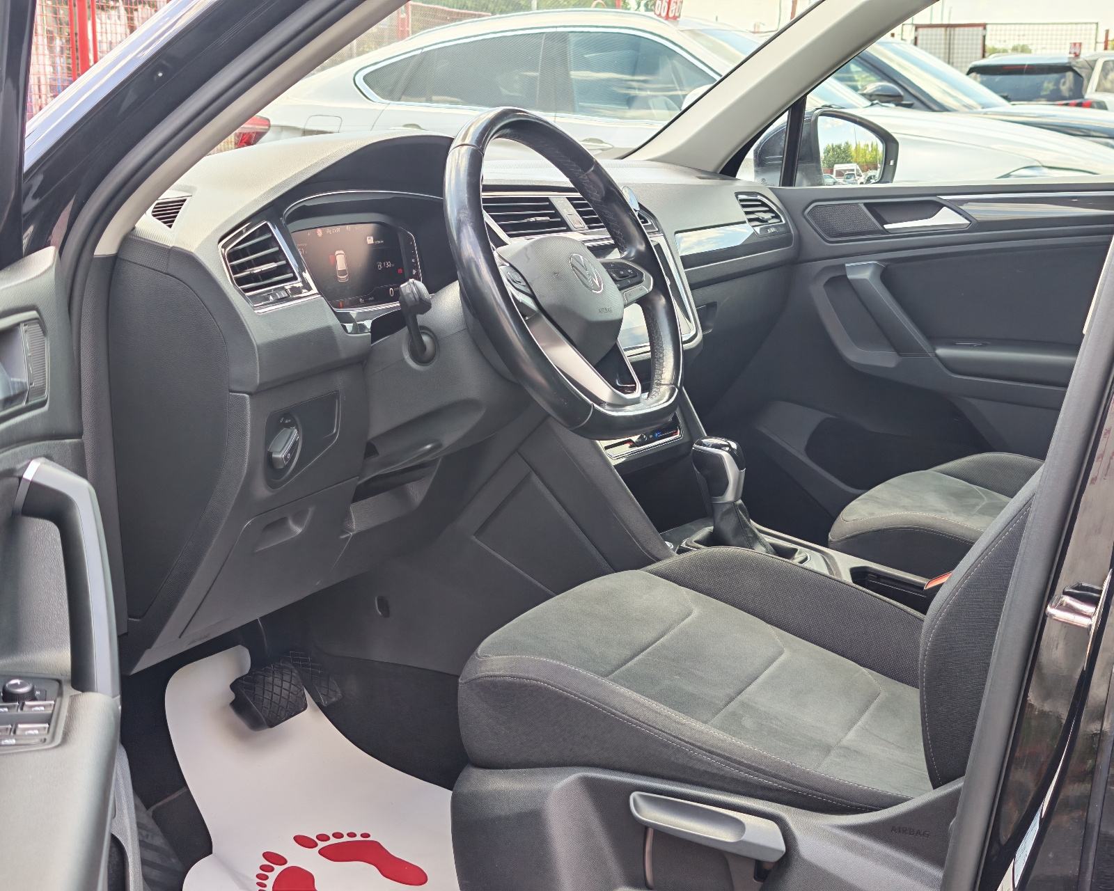 VW Tiguan 2,0 TDI* R -LINE* Dsg, Led, Kamera, Koža, Alu"18*Garancija*, fotografija 5