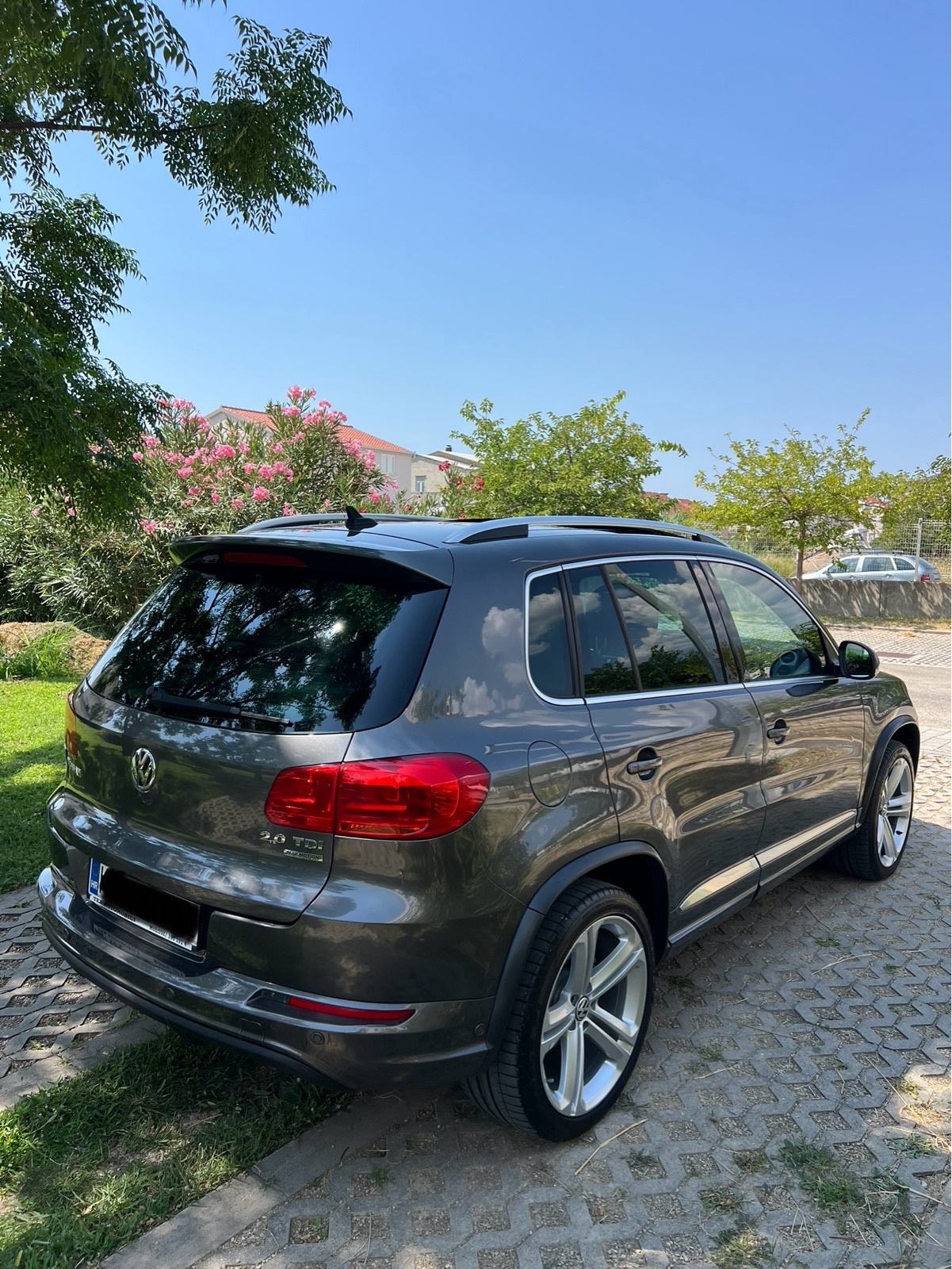 VW TIGUAN 2.0 TDI R-LINE FUL OPREMA TOP STANJE, fotografija 2