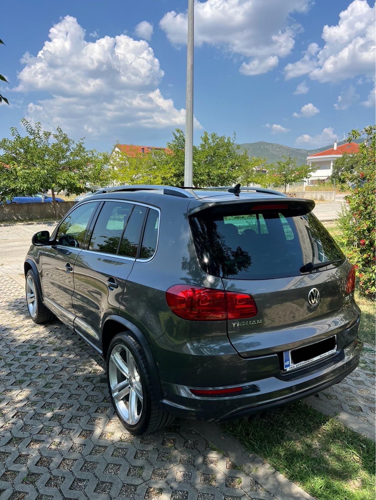 VW TIGUAN 2.0 TDI R-LINE FUL OPREMA TOP STANJE, fotografija 9