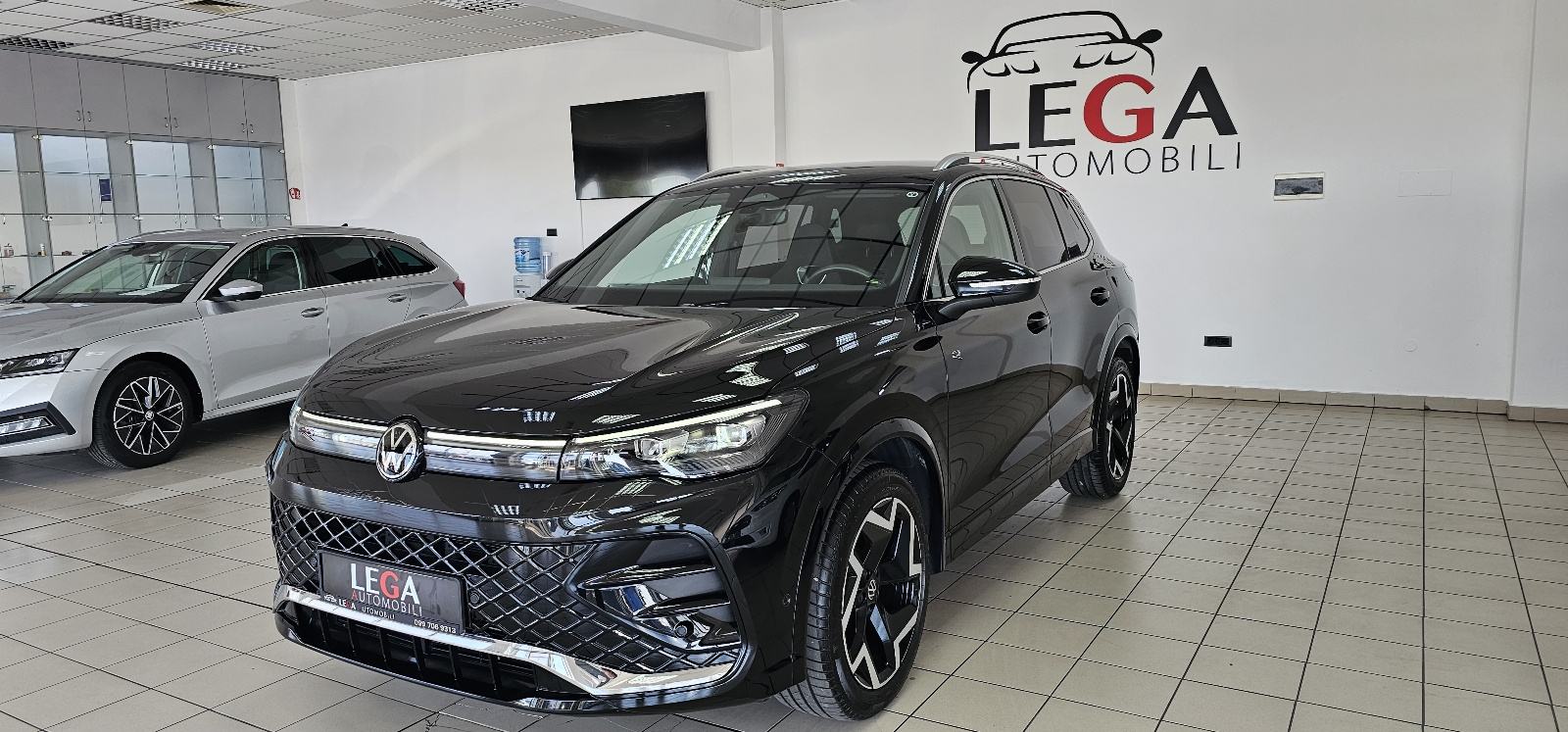 VW Tiguan 2,0 tdi R-LINE,LEASING DO 8g.BEZ UČEŠĆA, fotografija 1