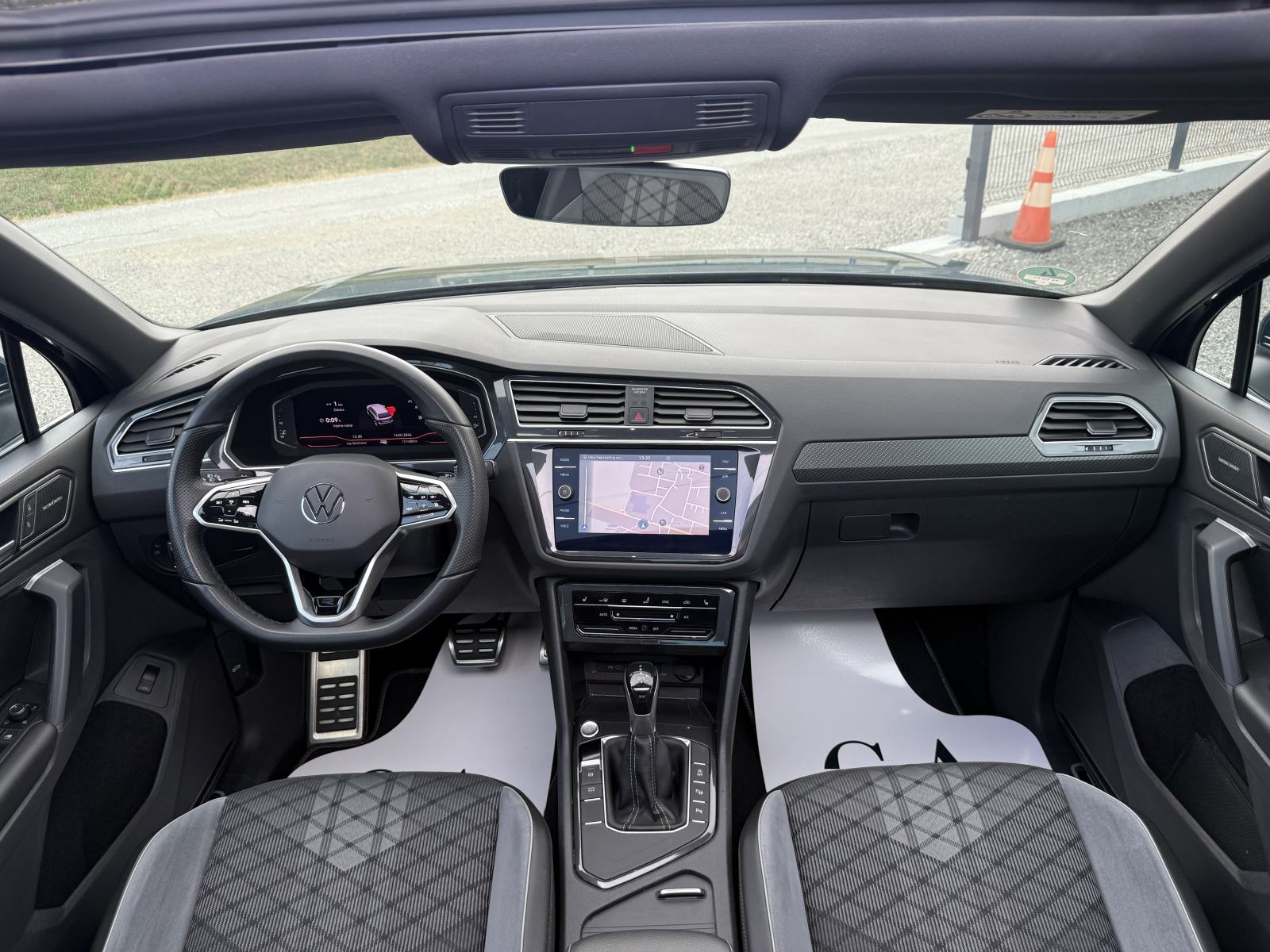 VW Tiguan 2,0 TDI,R-Line,Nav,Pano,Kamera,IQ matrix,Jamstvo!!!, fotografija 19