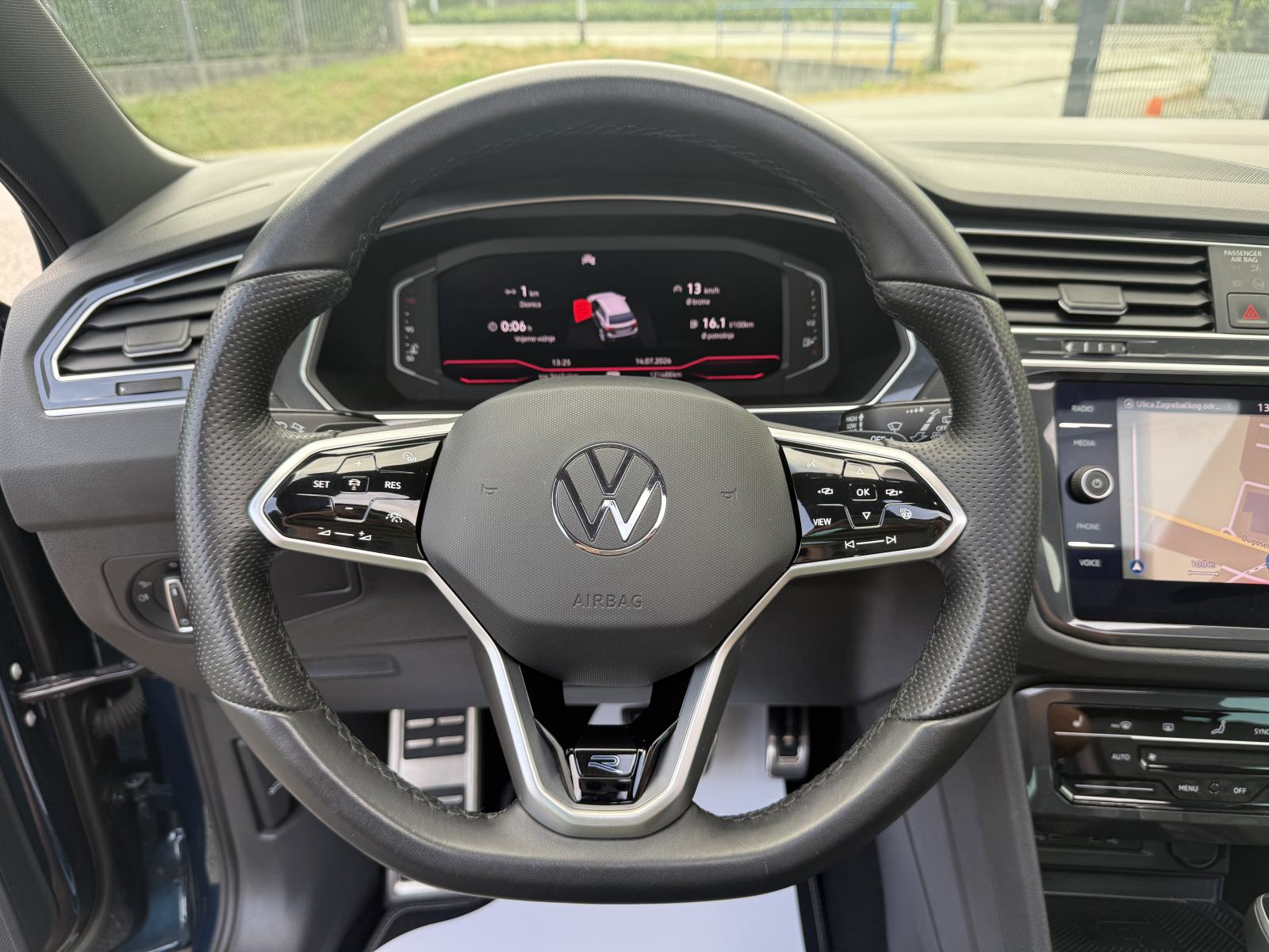 VW Tiguan 2,0 TDI,R-Line,Nav,Pano,Kamera,IQ matrix,Jamstvo!!!, fotografija 14