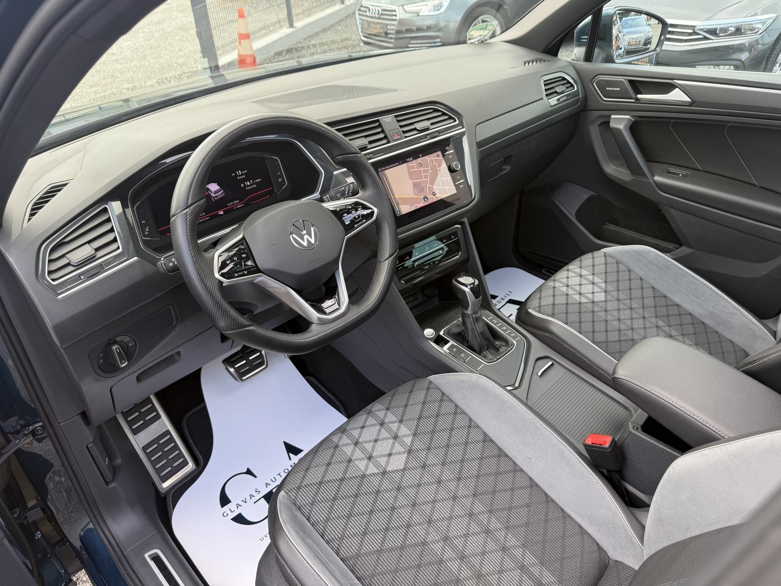 VW Tiguan 2,0 TDI,R-Line,Nav,Pano,Kamera,IQ matrix,Jamstvo!!!, fotografija 13