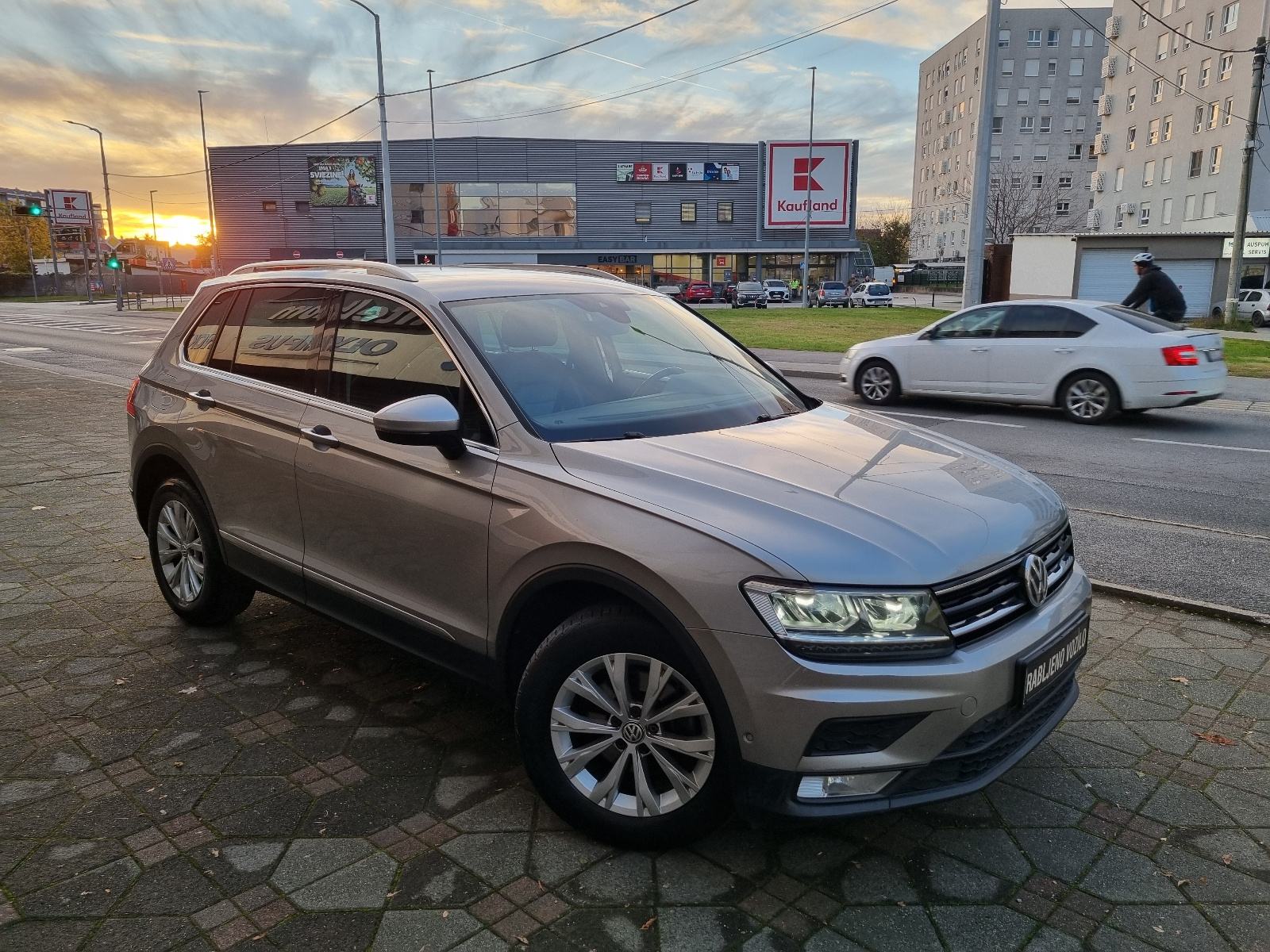 VW TIGUAN 2,0 TDI-4x4- 150ks-DSG-HIGHLINE OPREMA-KAMERA-REG 04/2027, fotografija 4