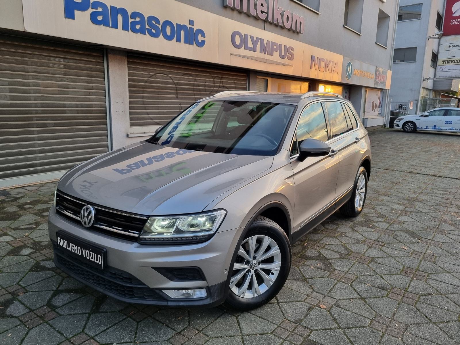 VW TIGUAN 2,0 TDI-4x4- 150ks-DSG-HIGHLINE OPREMA-KAMERA-REG 04/2027, fotografija 1