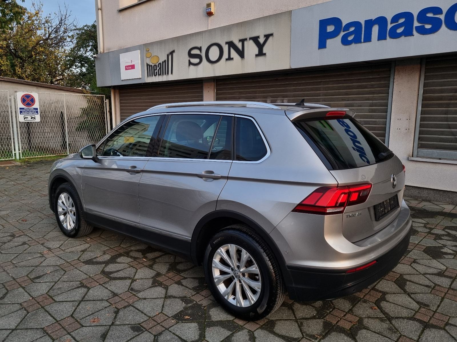 VW TIGUAN 2,0 TDI-4x4- 150ks-DSG-HIGHLINE OPREMA-KAMERA-REG 04/2027, fotografija 8