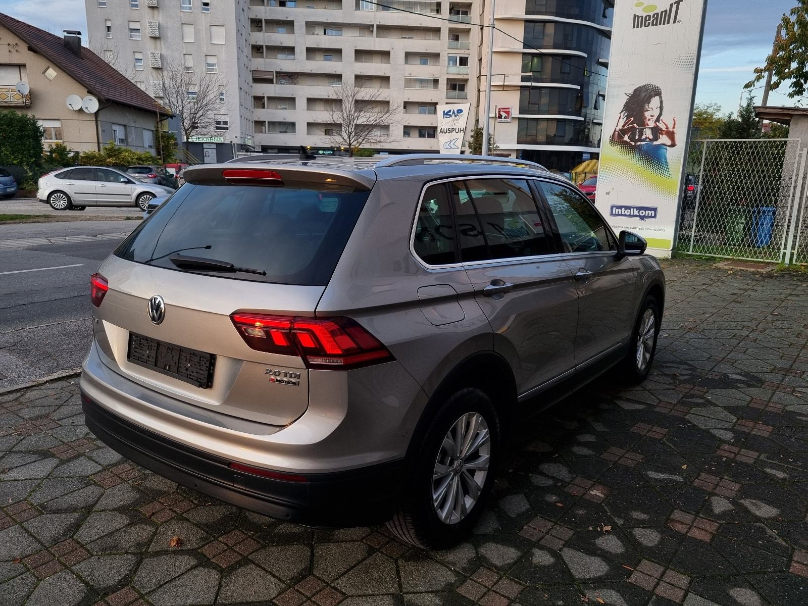 VW TIGUAN 2,0 TDI-4x4- 150ks-DSG-HIGHLINE OPREMA-KAMERA-REG 04/2027, fotografija 6