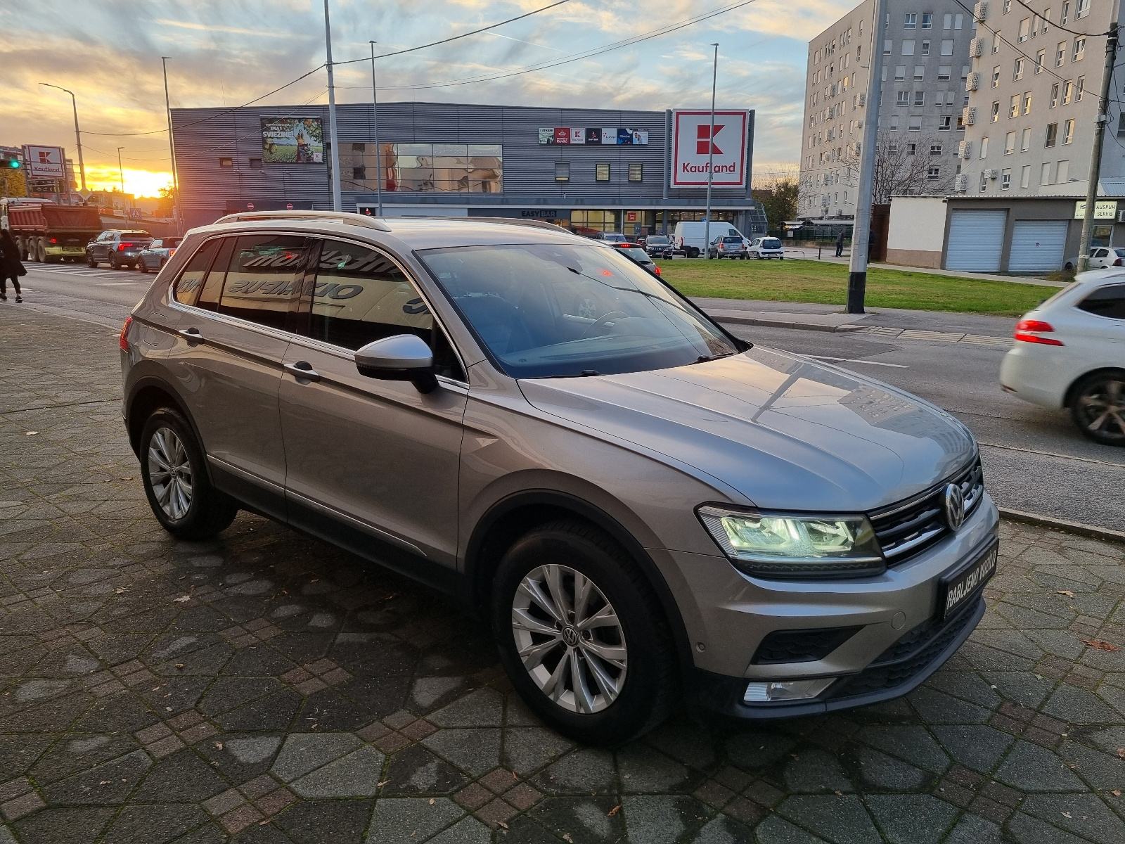 VW TIGUAN 2,0 TDI-4x4- 150ks-DSG-HIGHLINE OPREMA-KAMERA-REG 04/2027, fotografija 5