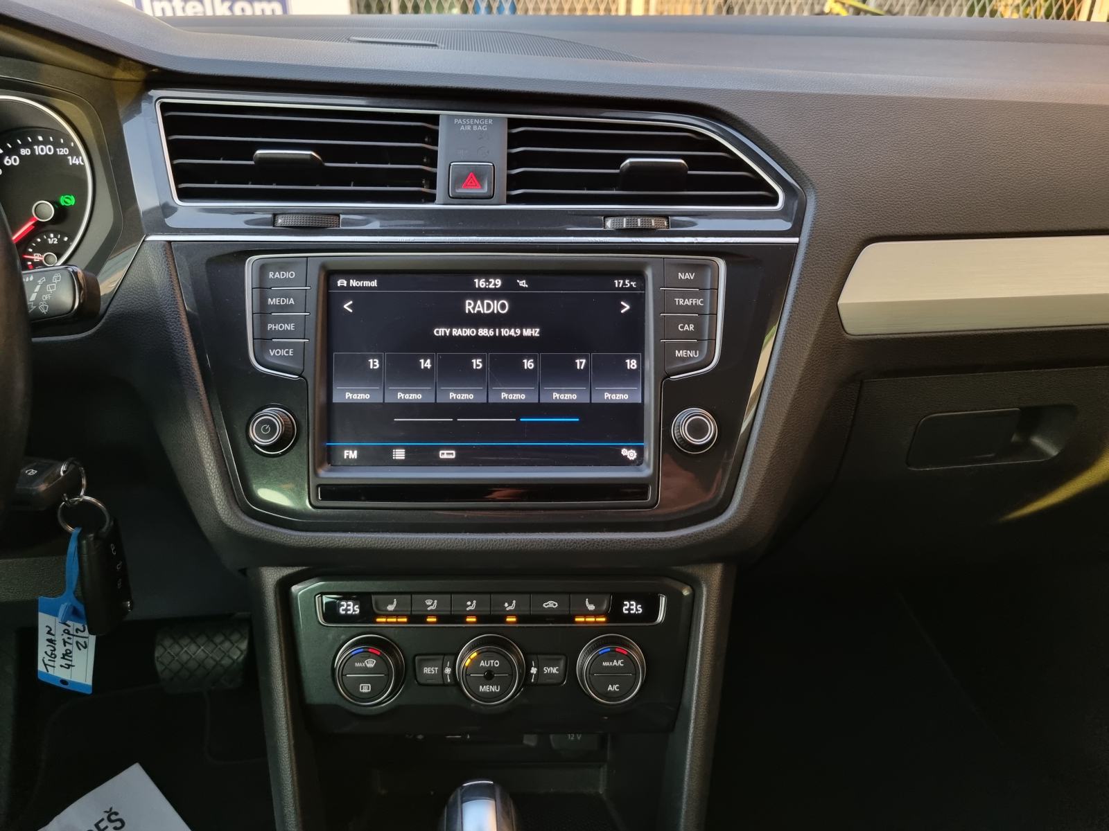 VW TIGUAN 2,0 TDI-4x4- 150ks-DSG-HIGHLINE OPREMA-KAMERA-REG 04/2027, fotografija 16