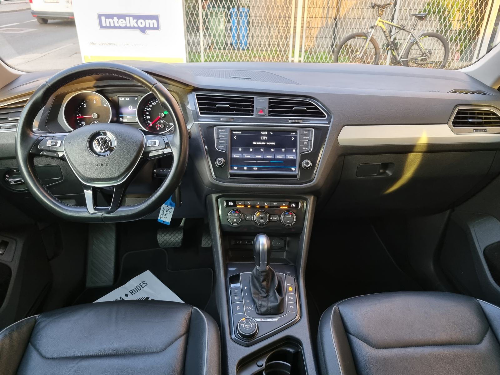 VW TIGUAN 2,0 TDI-4x4- 150ks-DSG-HIGHLINE OPREMA-KAMERA-REG 04/2027, fotografija 14