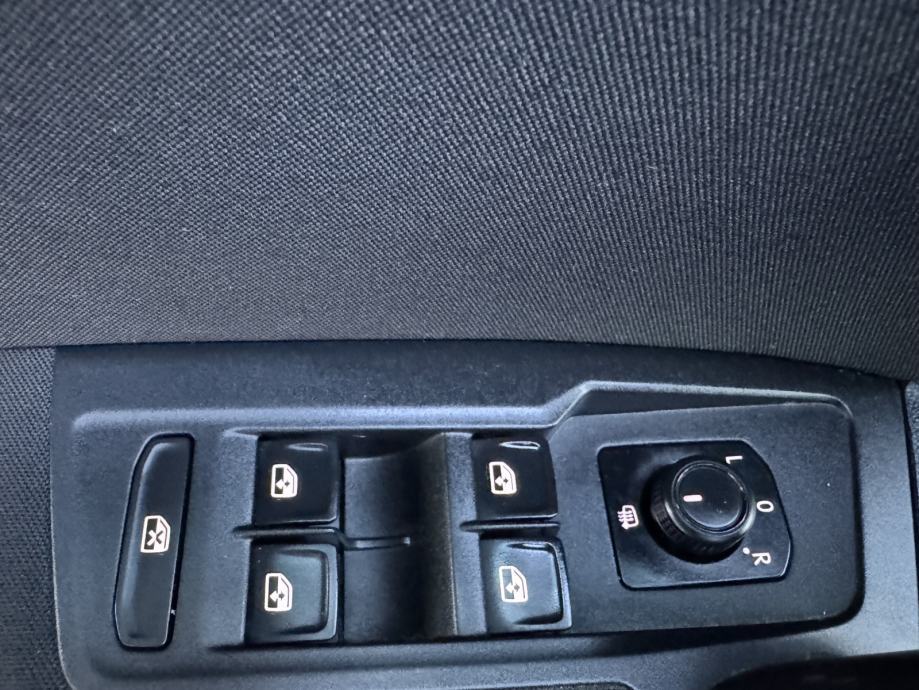 VW Tiguan 2,0 TDI ⭐ Navi, PDC, Tempomat, Grij. sjed. ⭐, fotografija 17