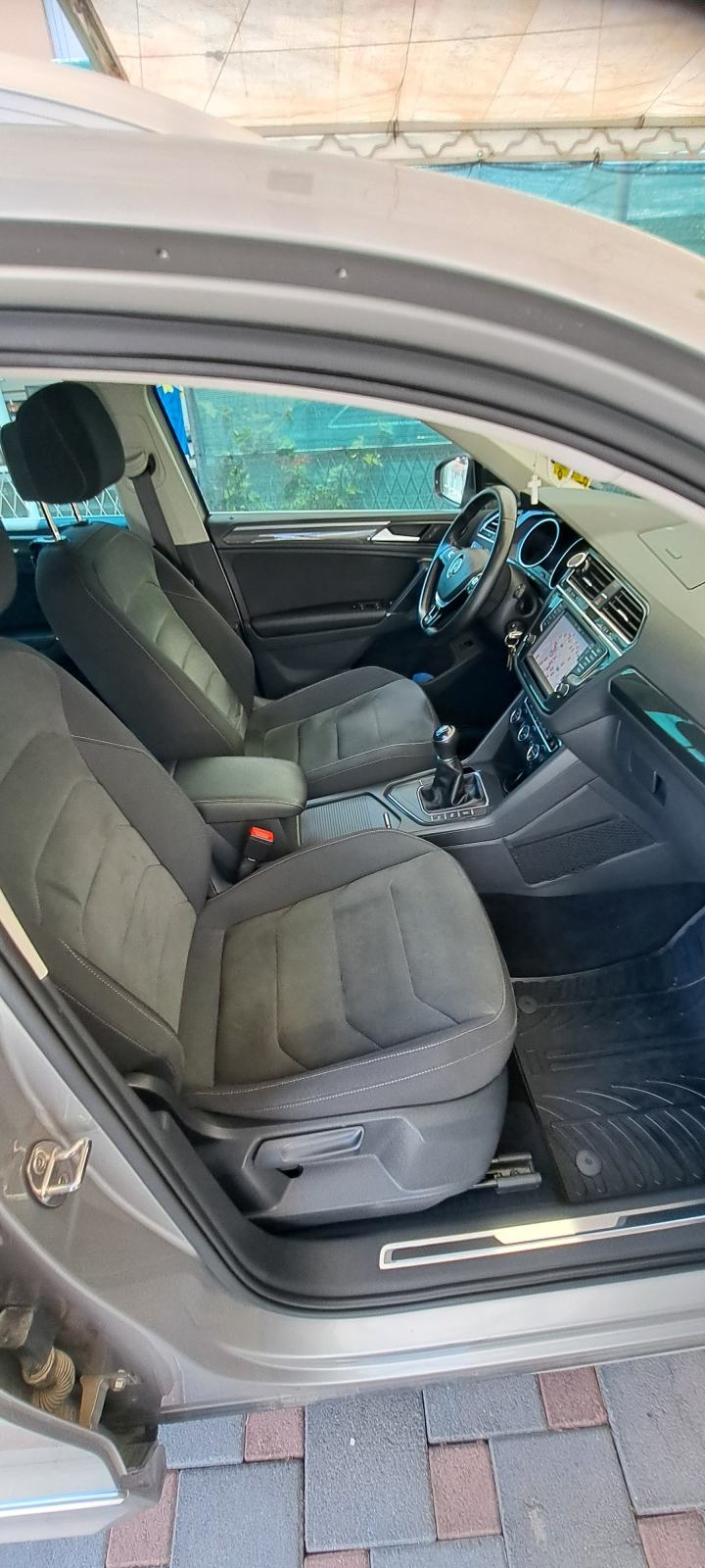 VW TIGUAN 2,0 TDI ☆ R - LINE ☆ VELIKI SERVIS, NOVI SET KVAČILA, fotografija 9